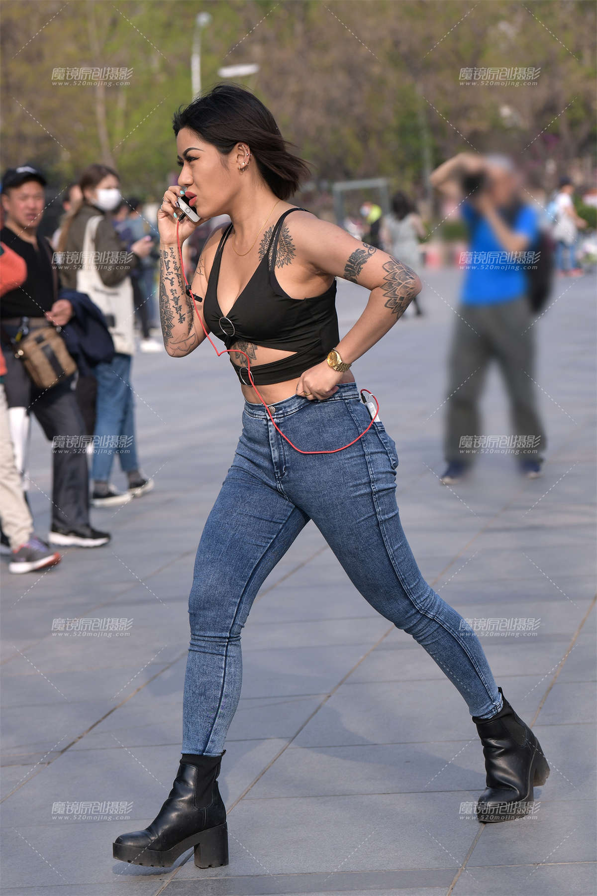 【街拍之魂赛帖】社会紧牛小妹之一路狂奔-日更街拍