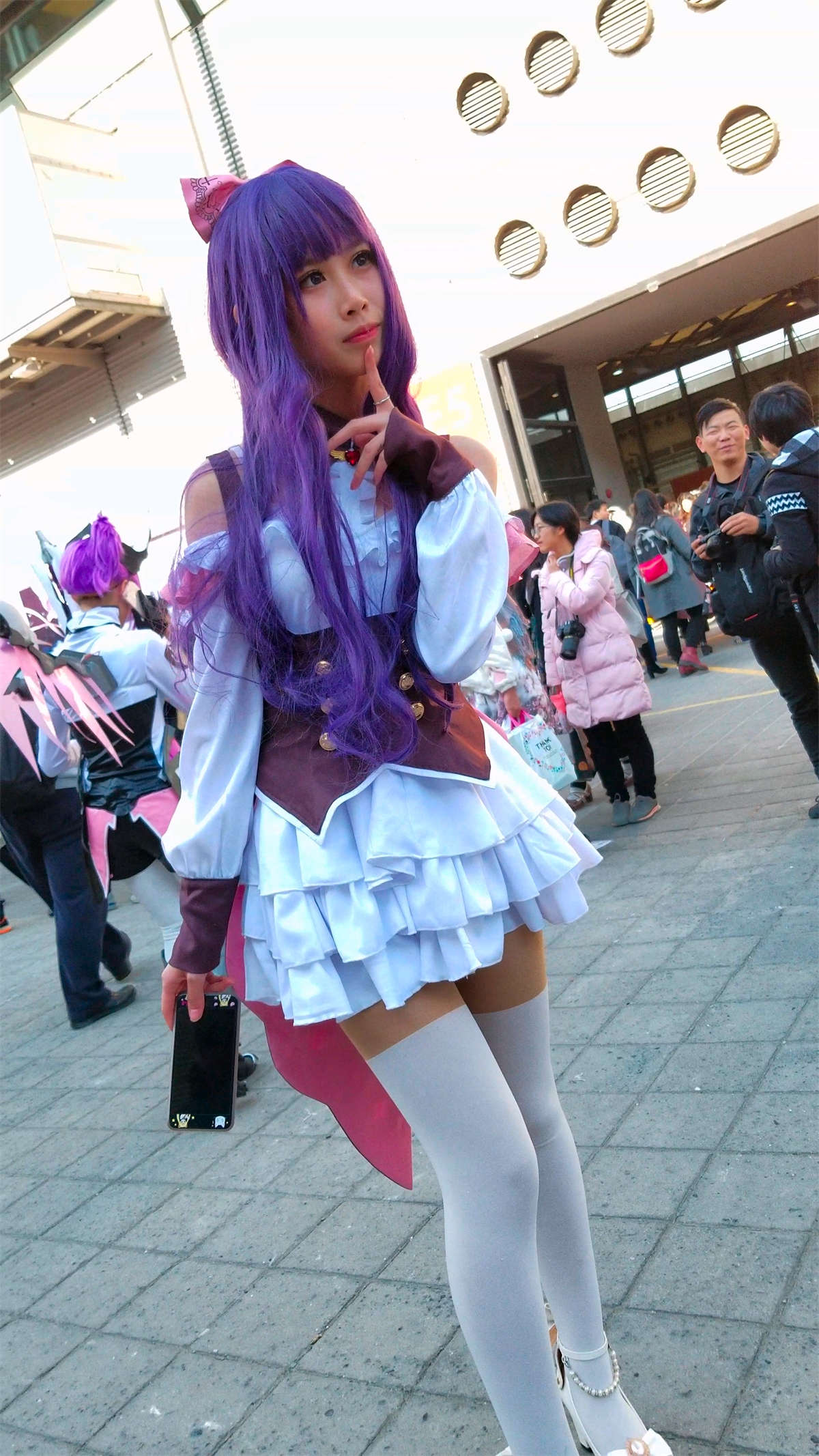 清纯美颜cosplay的青春少女-日更街拍