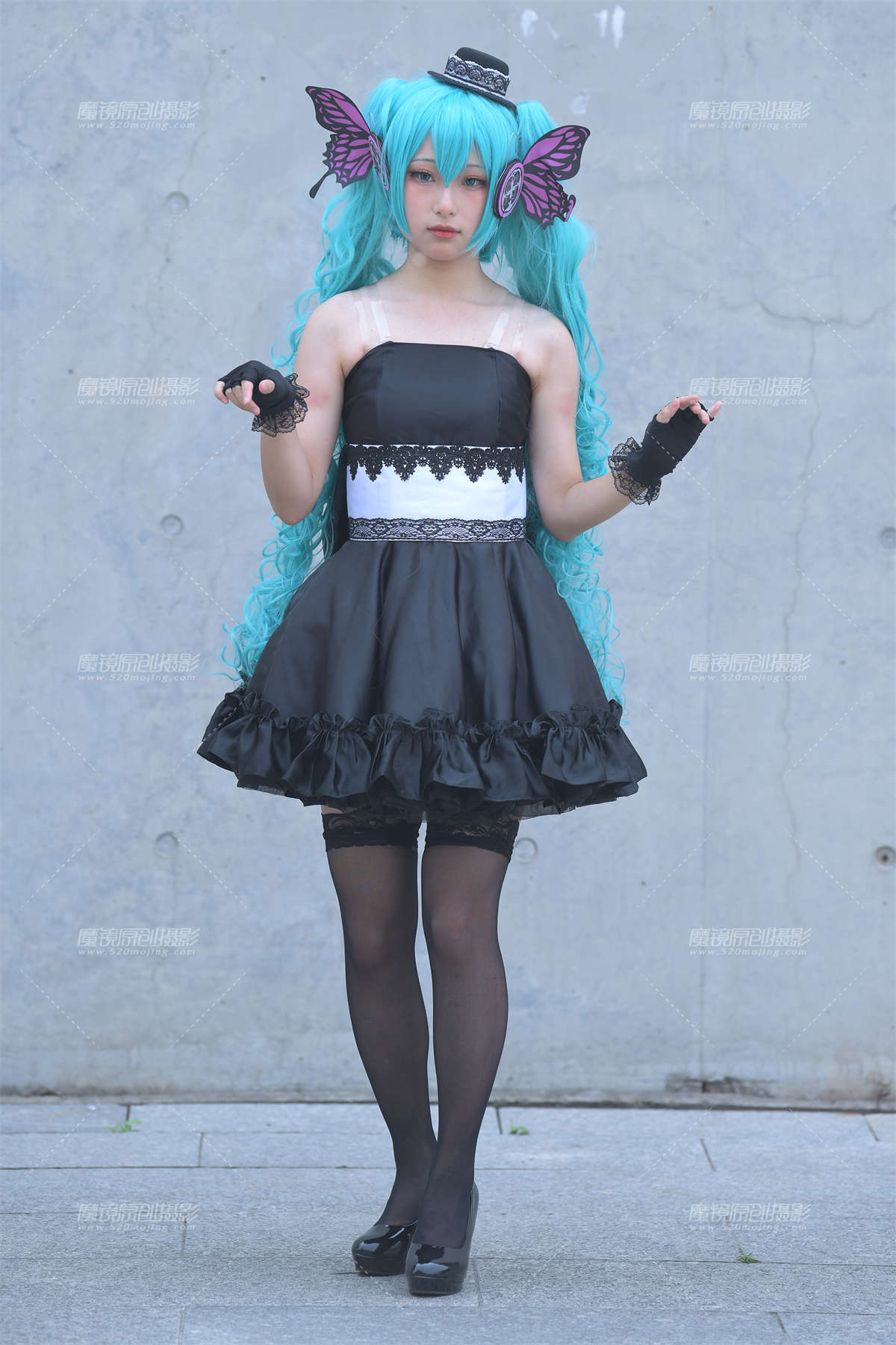 脚上有创可贴的黑丝COS-日更街拍