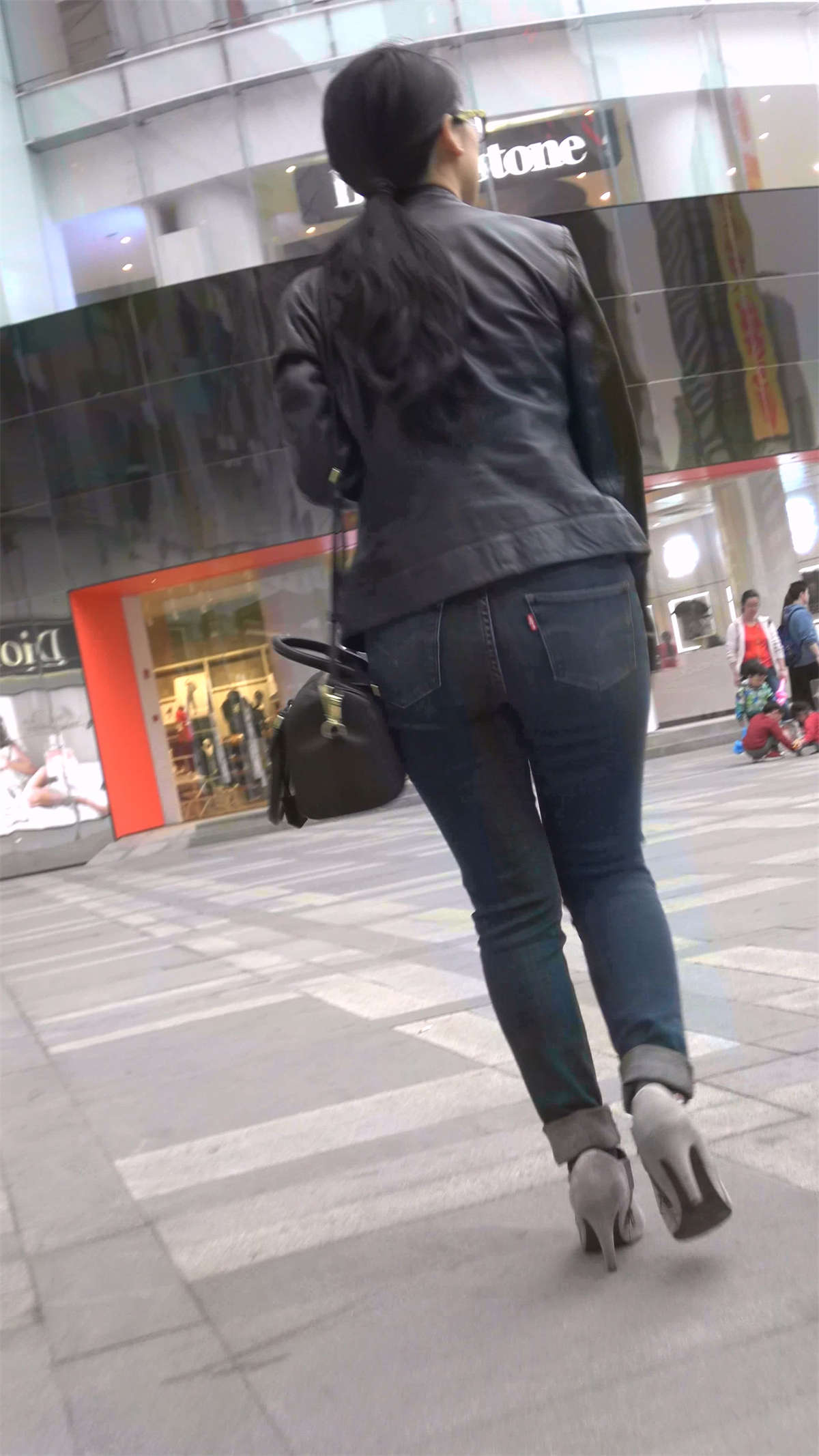 图片[2]-牛仔美女-日更街拍