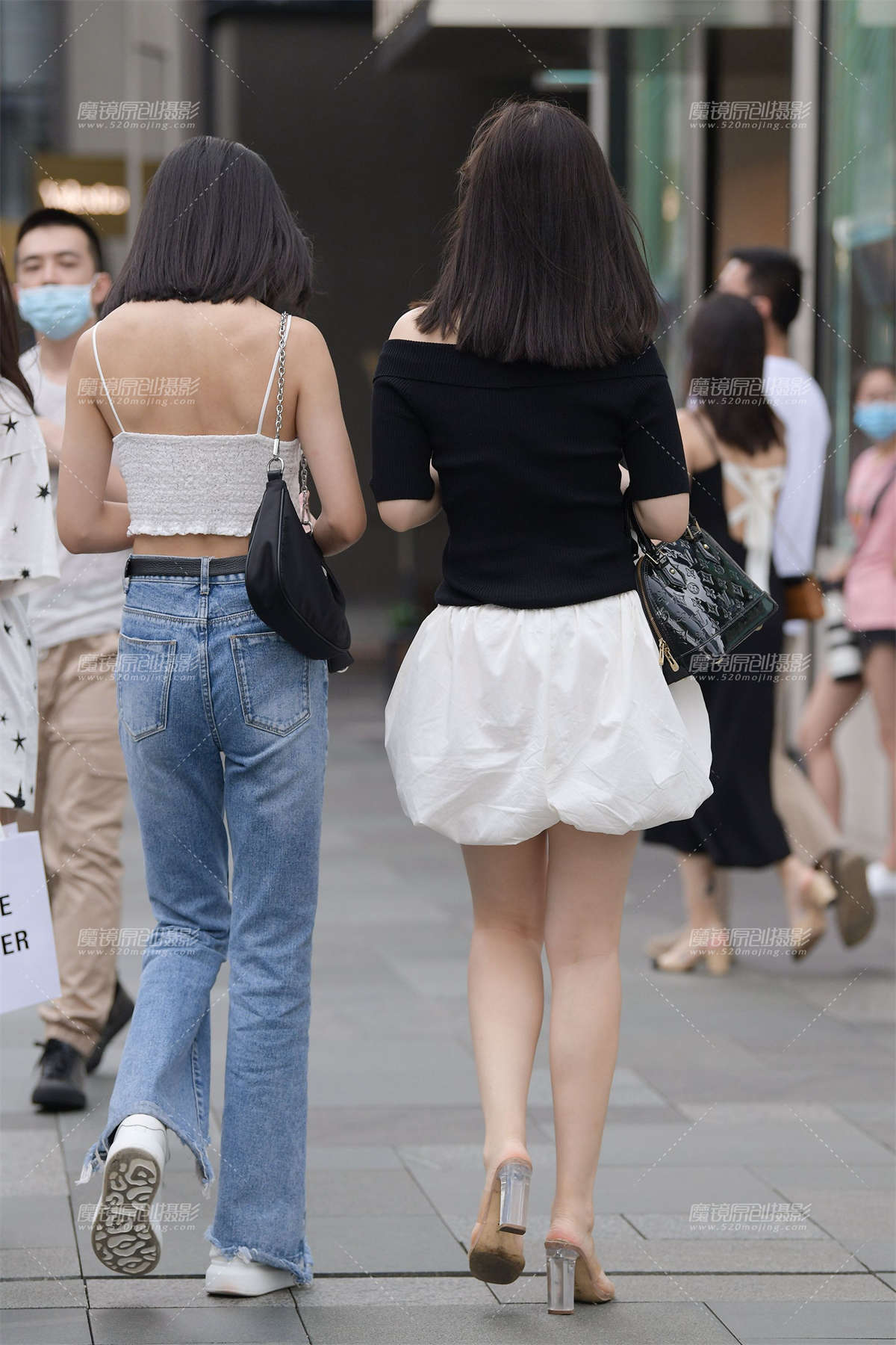 图片[2]-白皙美腿闺蜜-日更街拍