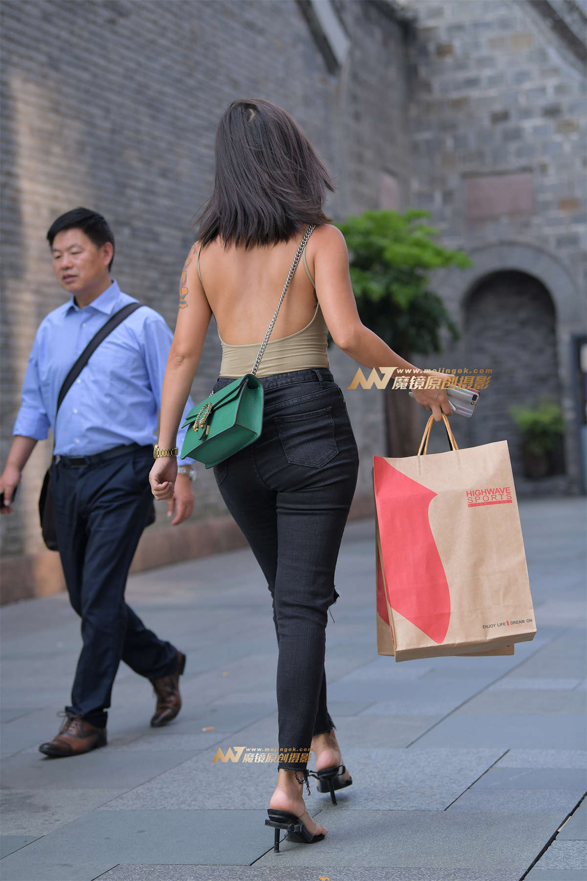 【街拍之魂赛帖】骄阳下的魅力少妇插图1