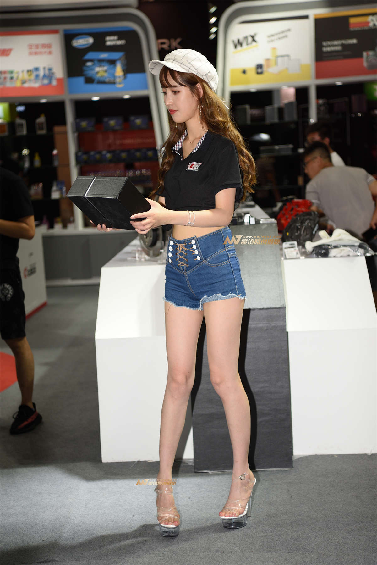 腿蛮长的-日更街拍