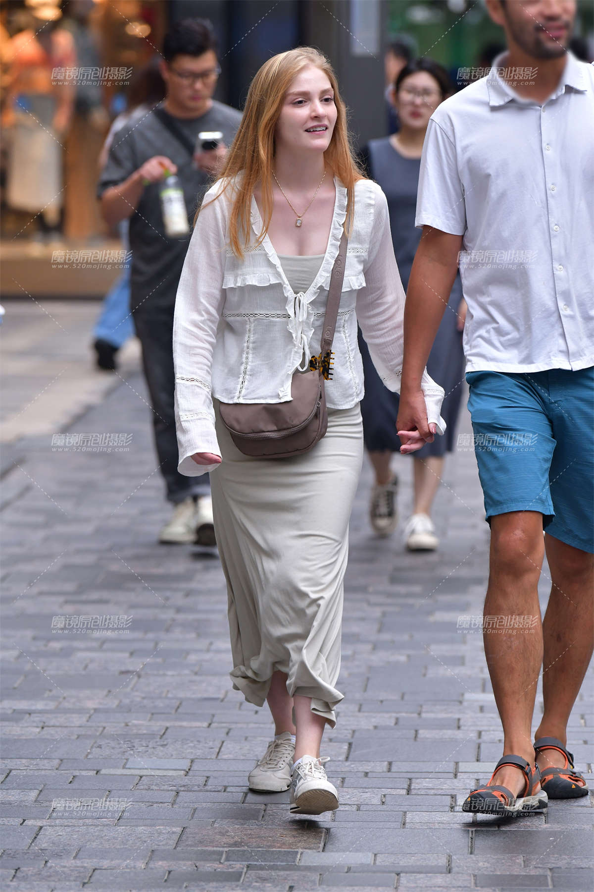 ★性感长裙金发美女-日更街拍