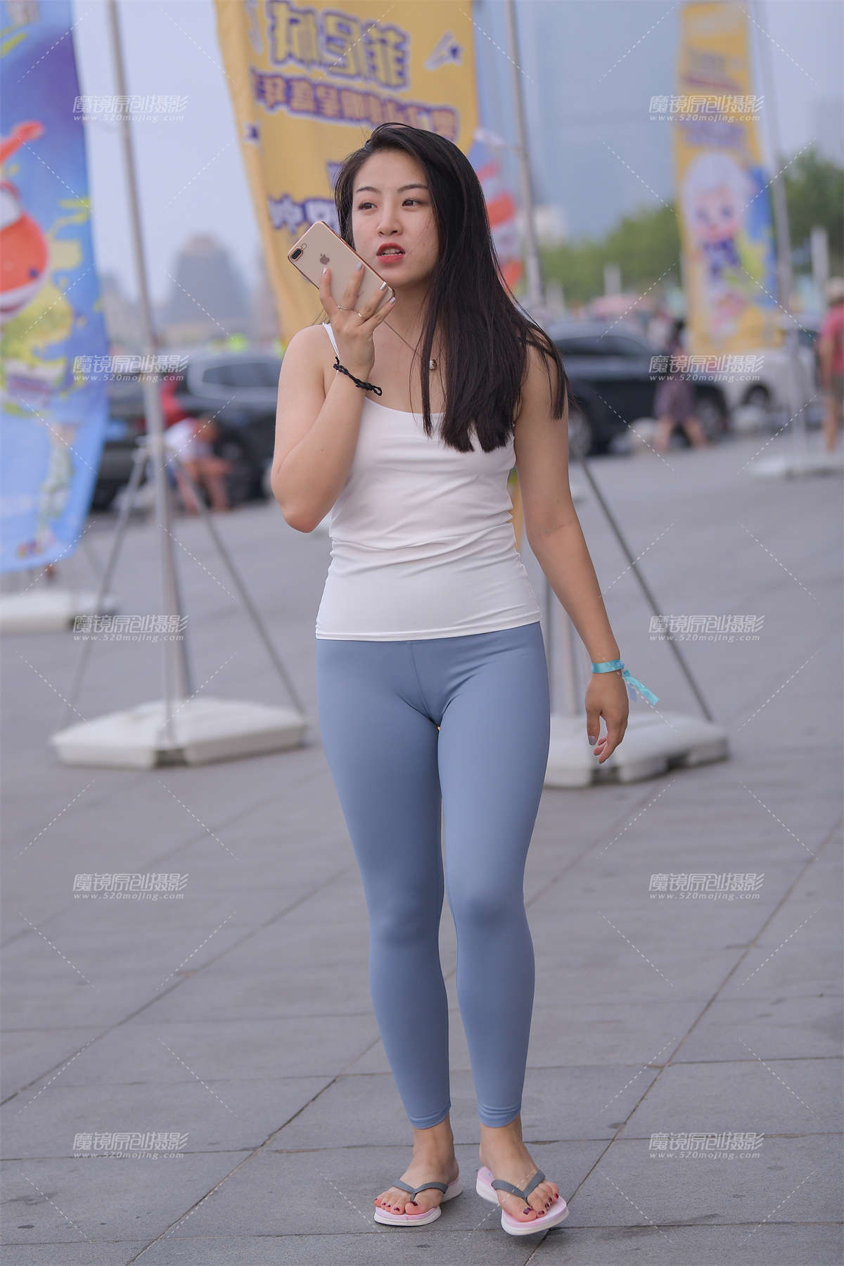 【街拍之魂赛帖】等滴滴出租的美女-日更街拍