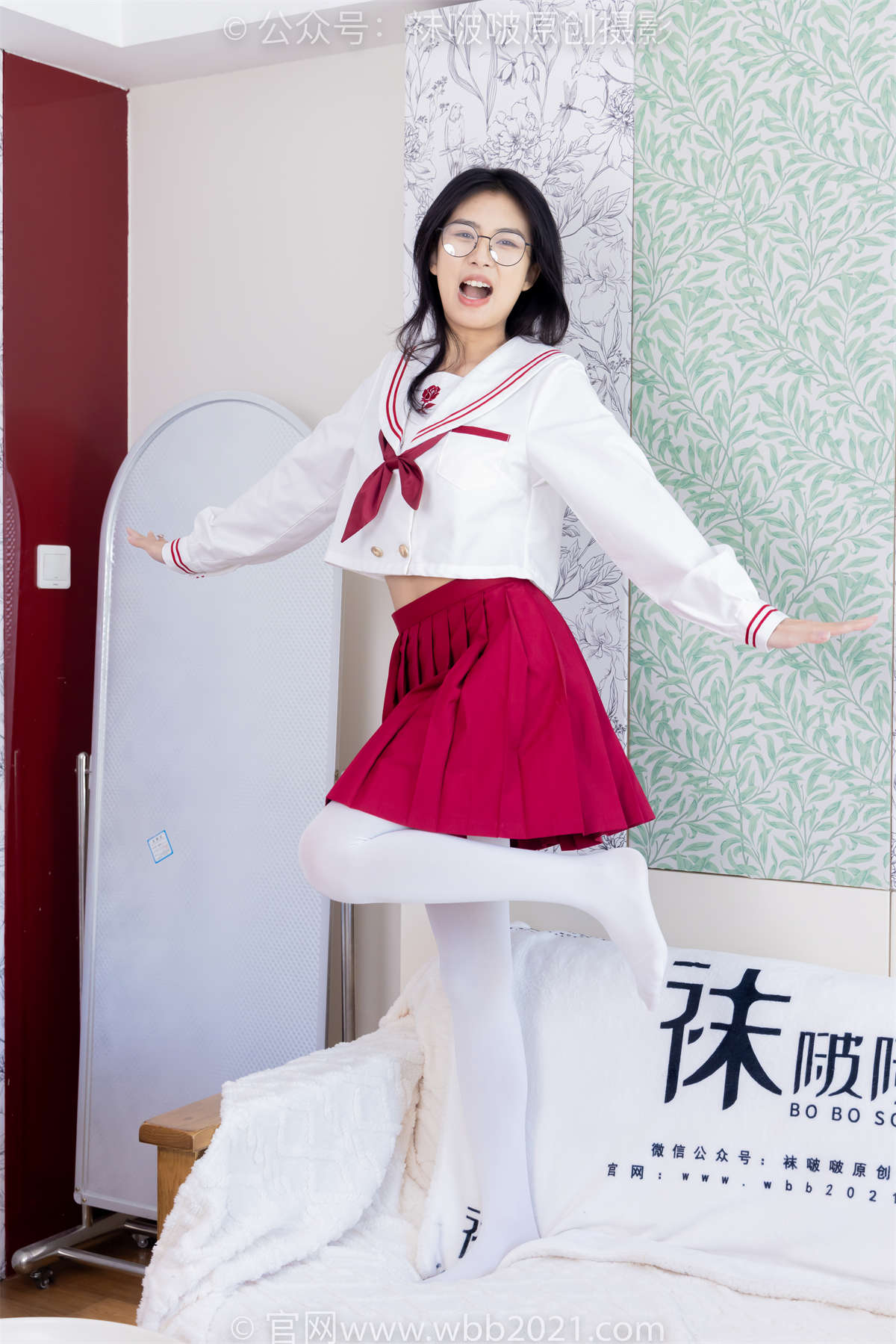 袜啵啵 No.545 奶油-白色马丁靴、厚白丝、jk制服、瑜伽动作时用老头乐挠脚剧情（仅花絮剧情版）剧情版-日更街拍