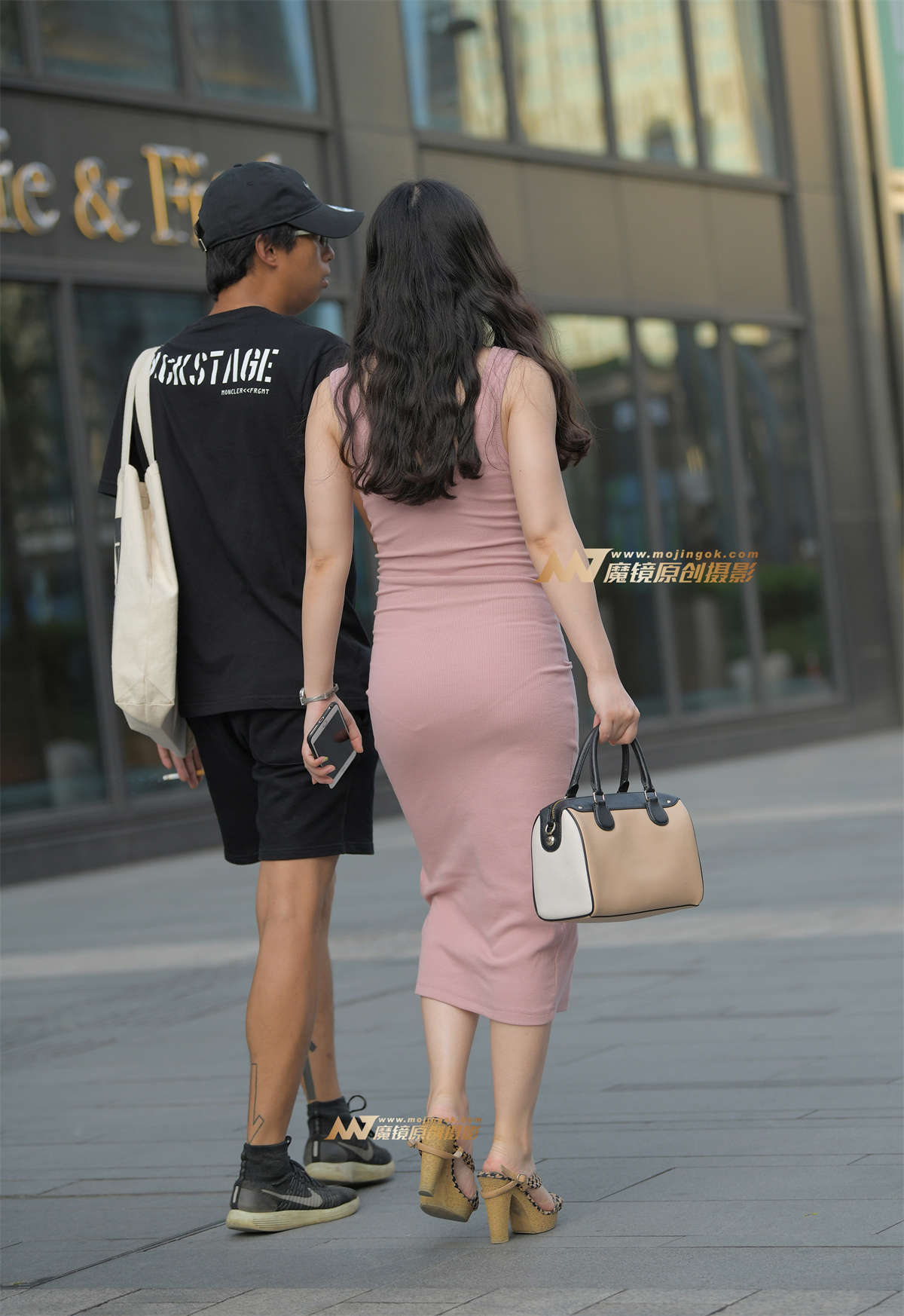 【街拍之魂赛帖】靓丽粉色包臀少妇插图1