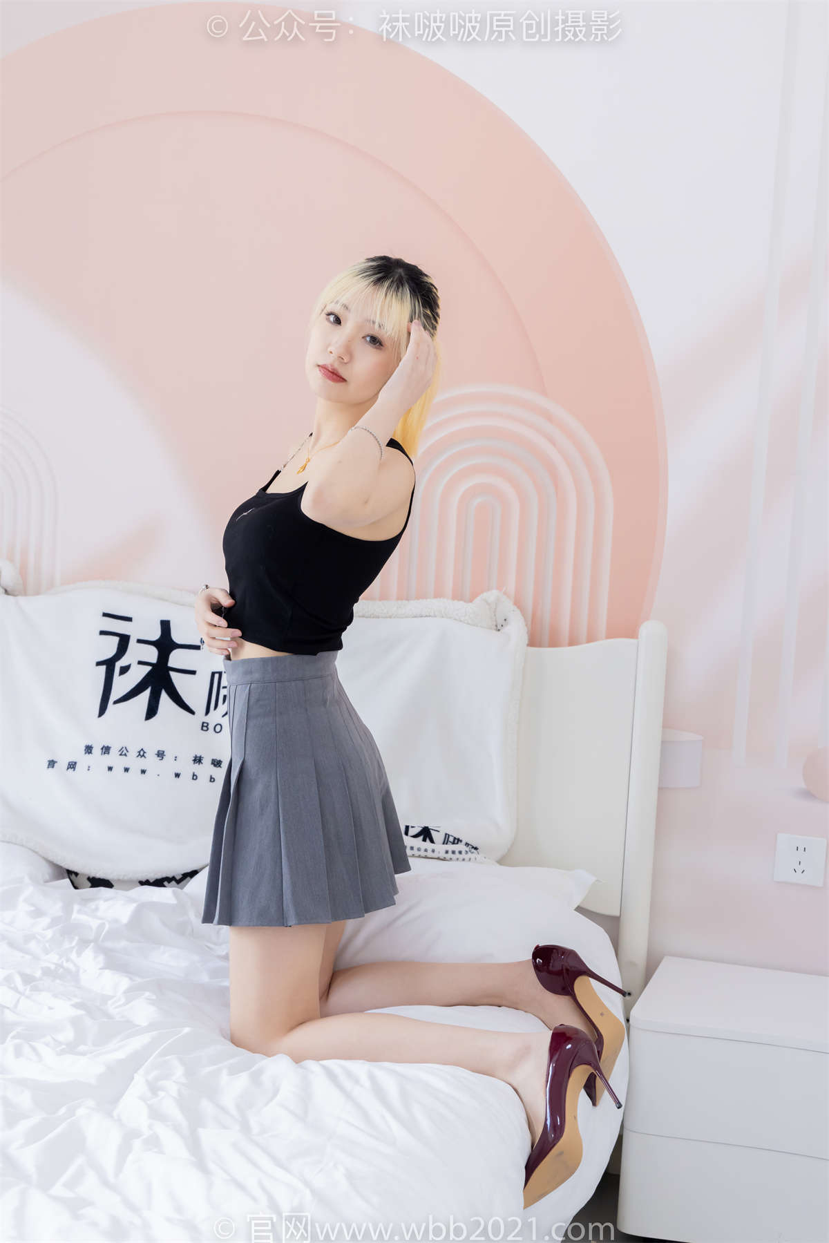 袜啵啵 No.546 小甜豆-高跟鞋、高跟长靴、薄肉丝（脚尖微加固款）、薄灰丝（脚尖微加固款）、裸足、裸足抹酸奶后穿肉丝踩酸奶剧情 剧情版-日更街拍