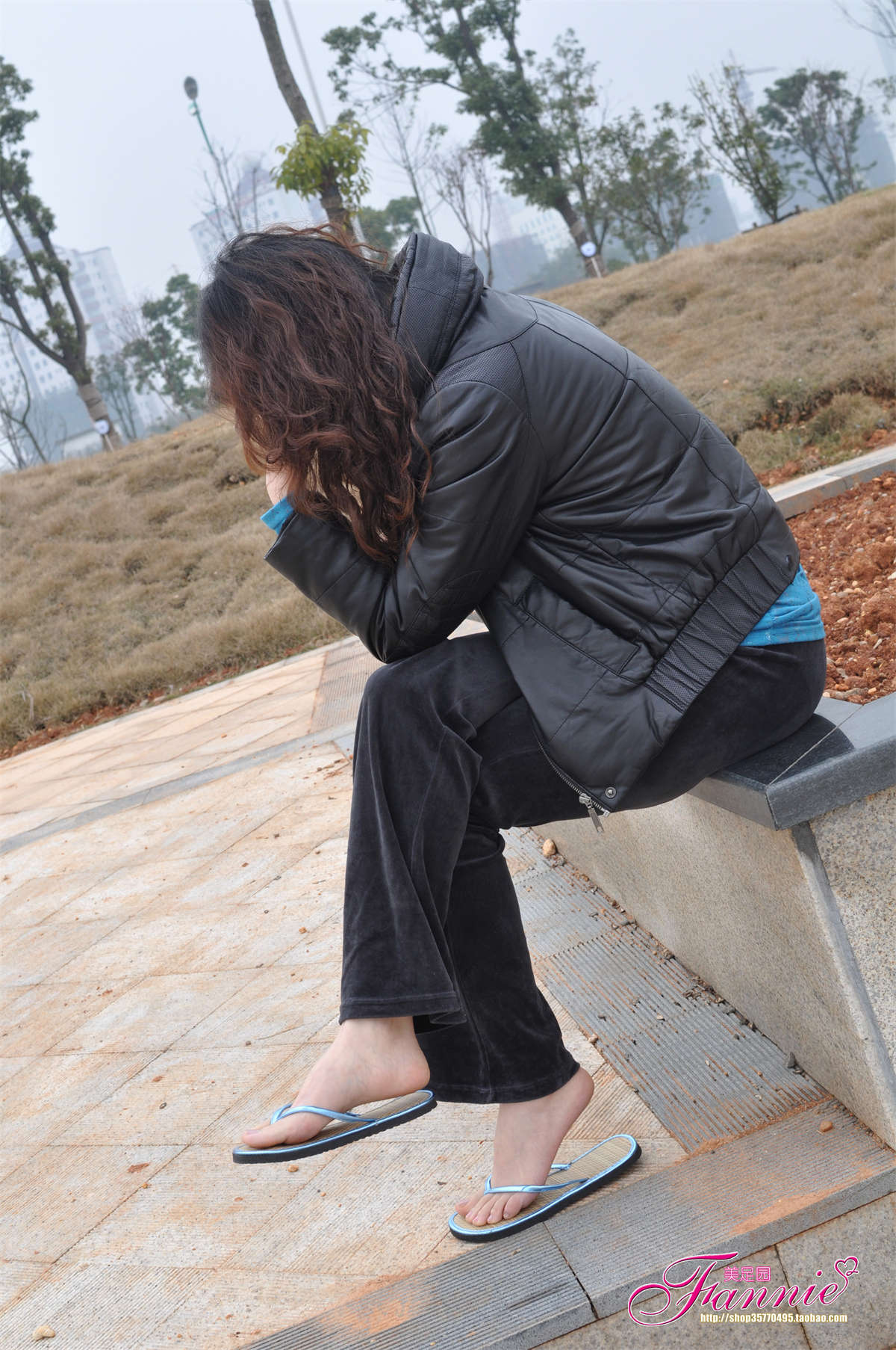 图片[2]-Fannie芬妮美足园NO.96-春江水暖“丫”先知（蓝色人字拖）-日更街拍