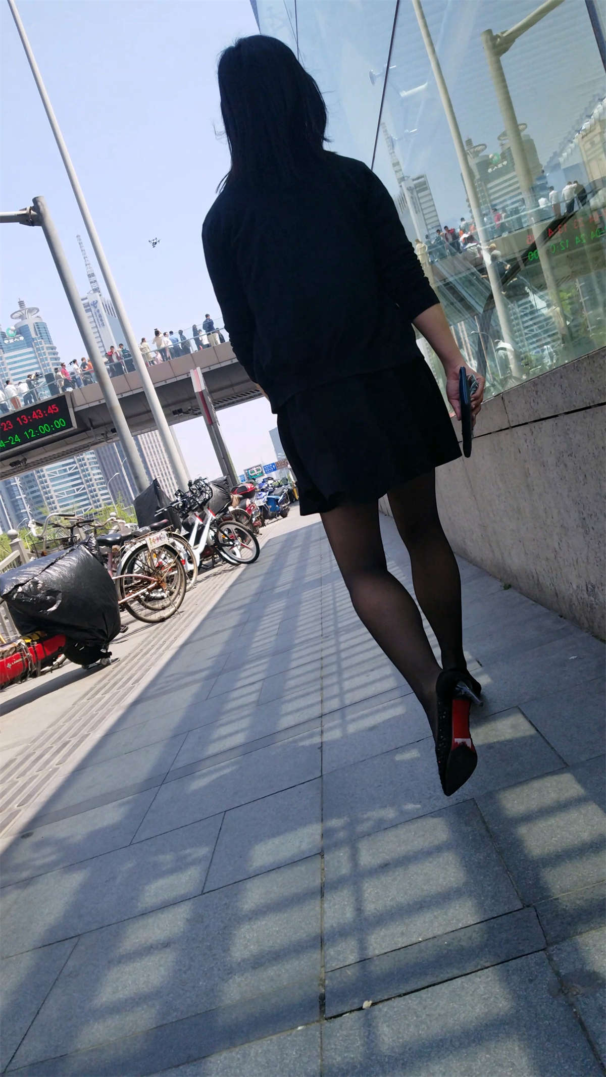 图片[2]-上海CBD中心遇见黑丝美女-日更街拍