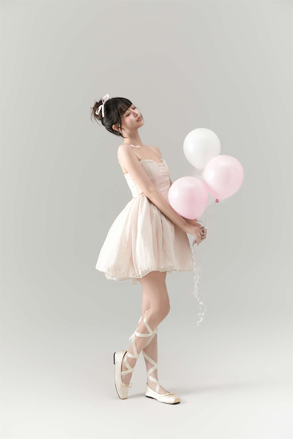 YITUYU艺图语 2025.01.01 芭蕾少女生日写真 菠萝包插图1