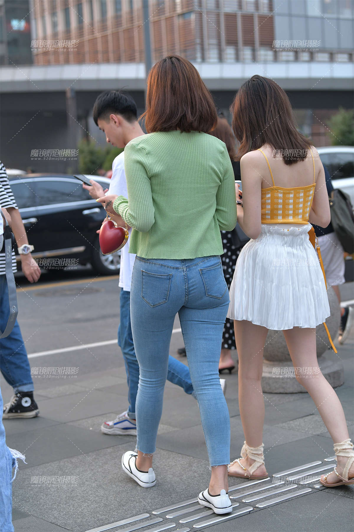 图片[2]-【视觉冲击赛贴】饱满紧牛小姐姐-日更街拍