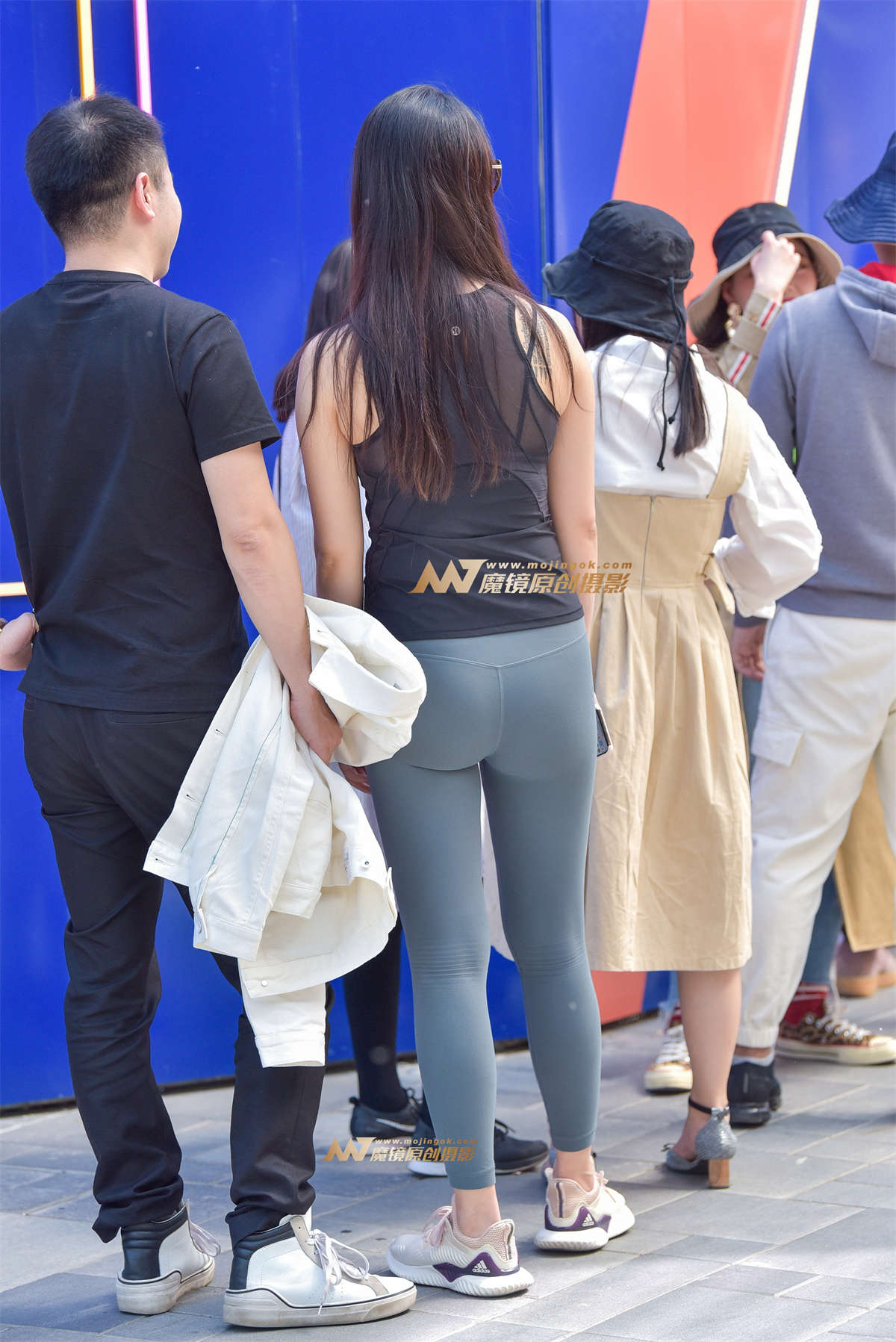 图片[2]-精致紧身瑜珈裤美女-日更街拍