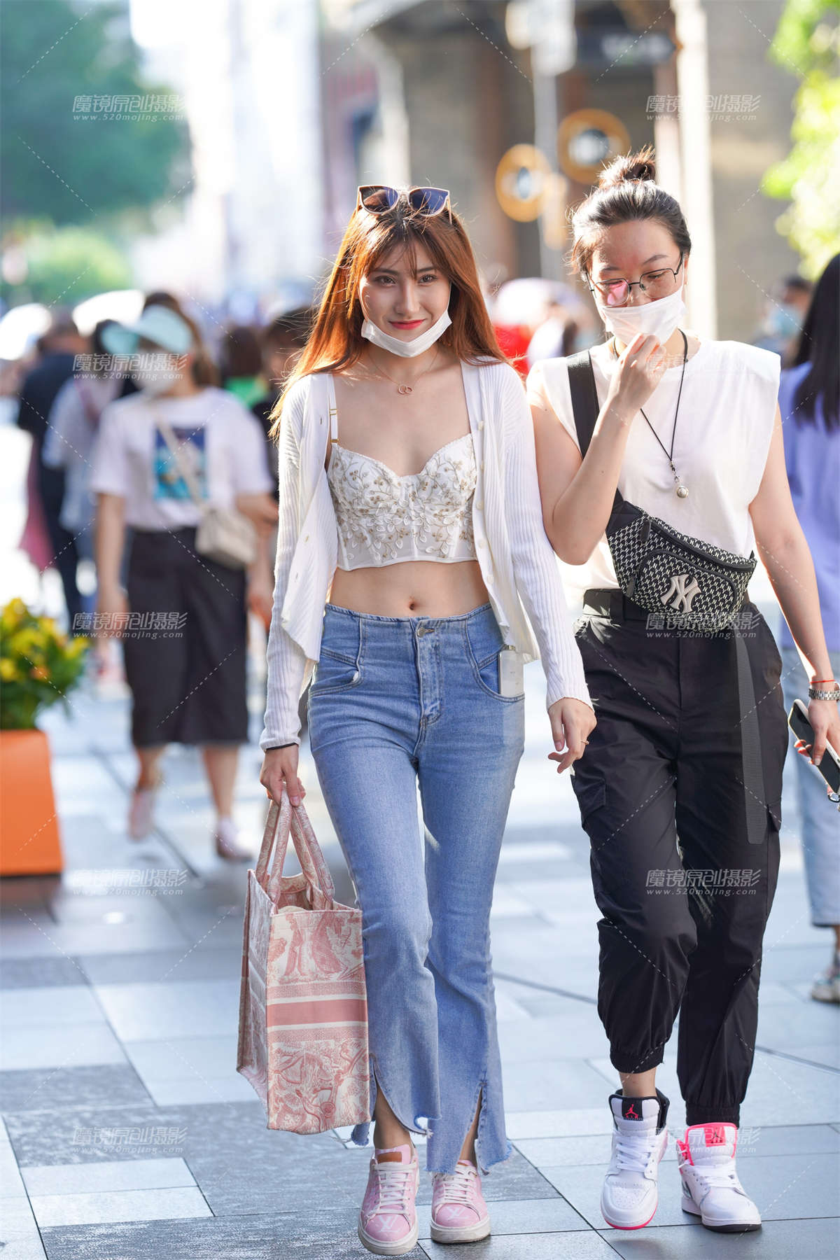 牛仔裤美眉-日更街拍