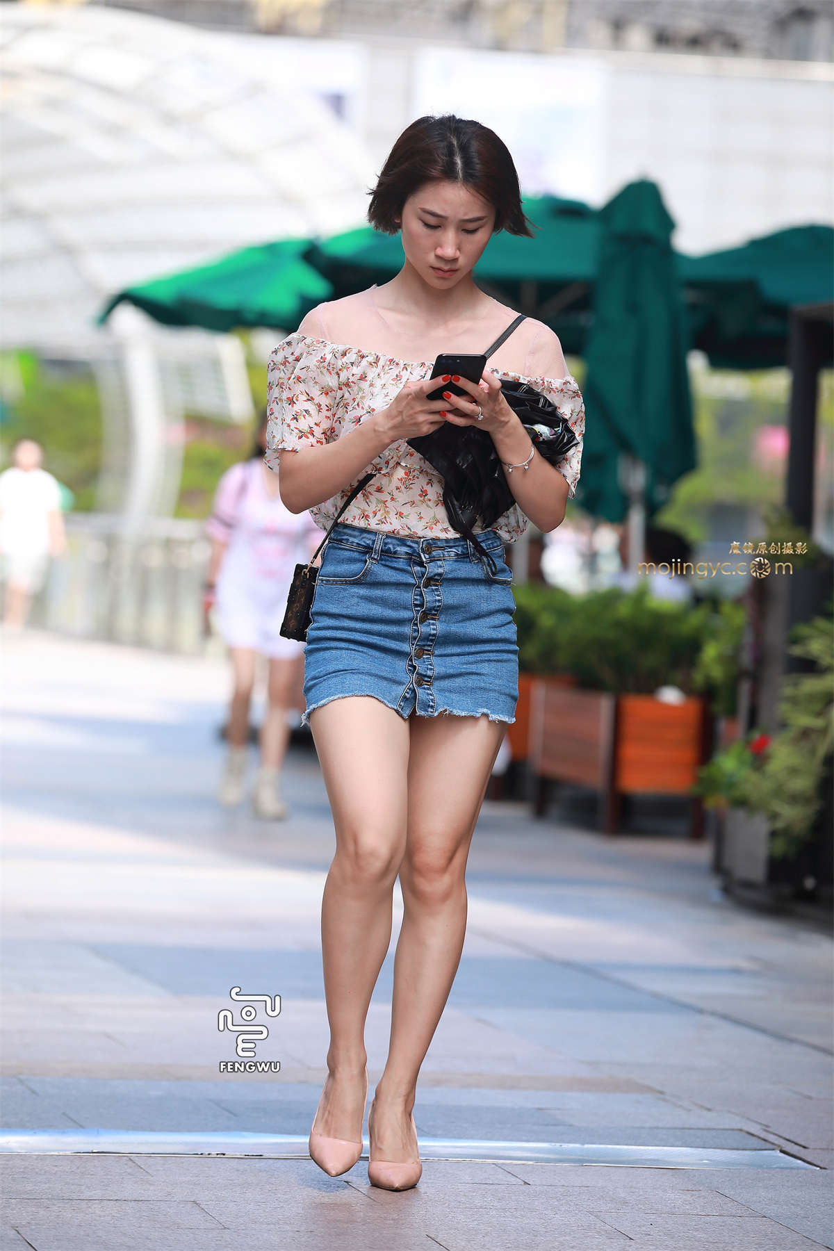 丰满得快要爆开的短裙-日更街拍