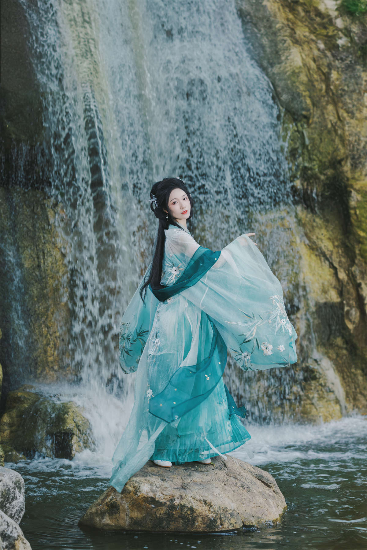 YITUYU艺图语 2024.10.14 瀑布之下 瑞雪mizuyuki插图1