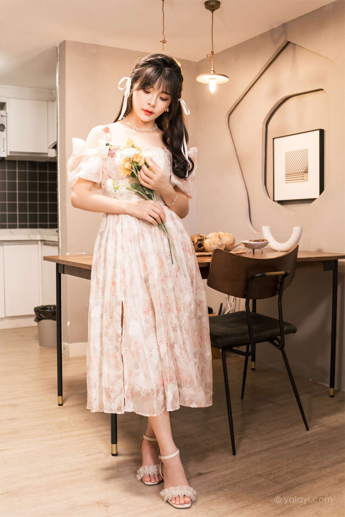 YALAYI雅拉伊2023.11.01 NO.1085 小花裙少女 程小蝶-日更街拍