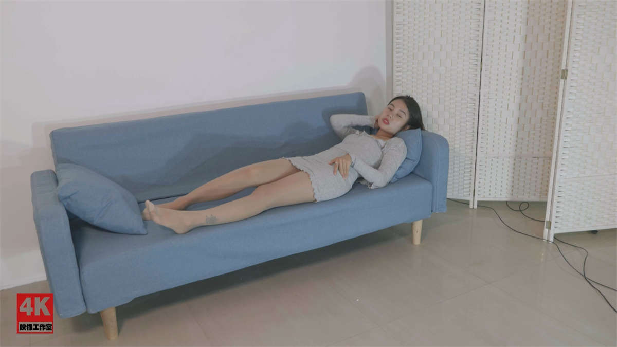 Ligui丽柜视频 2020.09.12 等待丈夫回家的妻子 琪琪-日更街拍