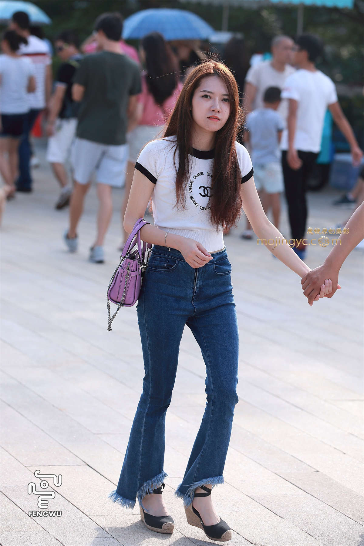 紧身牛仔裤，美女-日更街拍