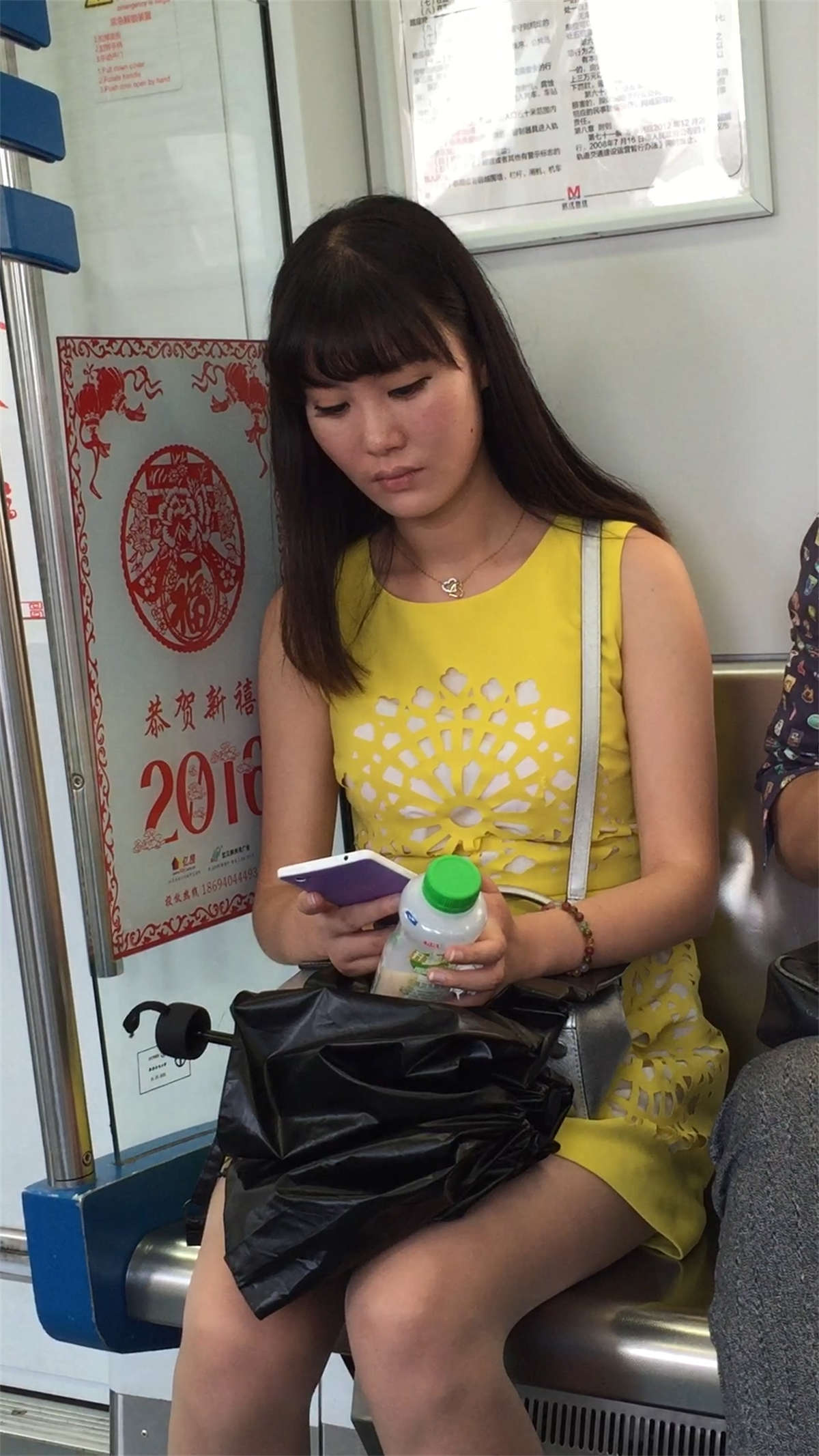 图片[2]-地铁上的肉丝少女-日更街拍