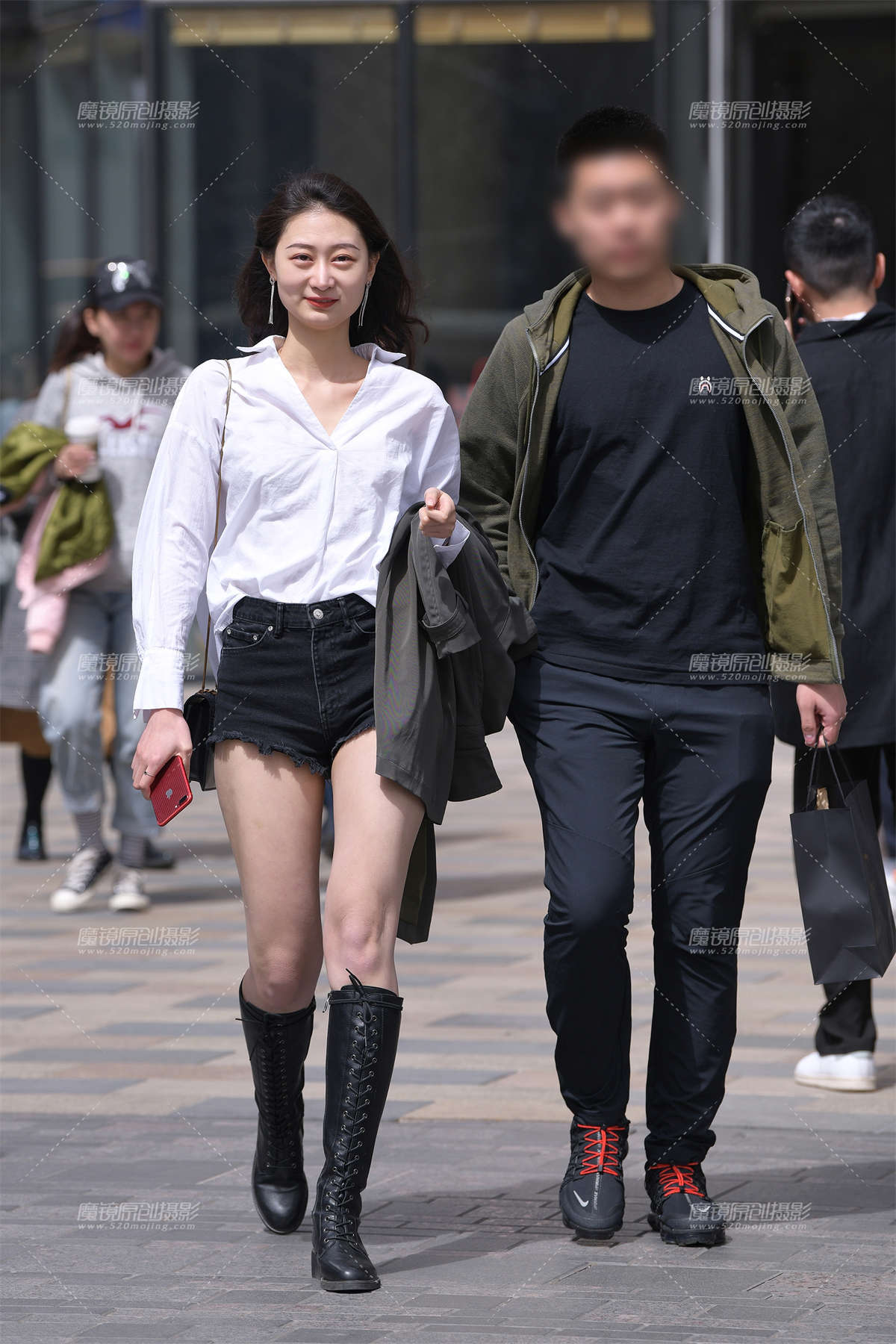 【街拍之魂赛帖】笑起来很甜的热裤女友-日更街拍