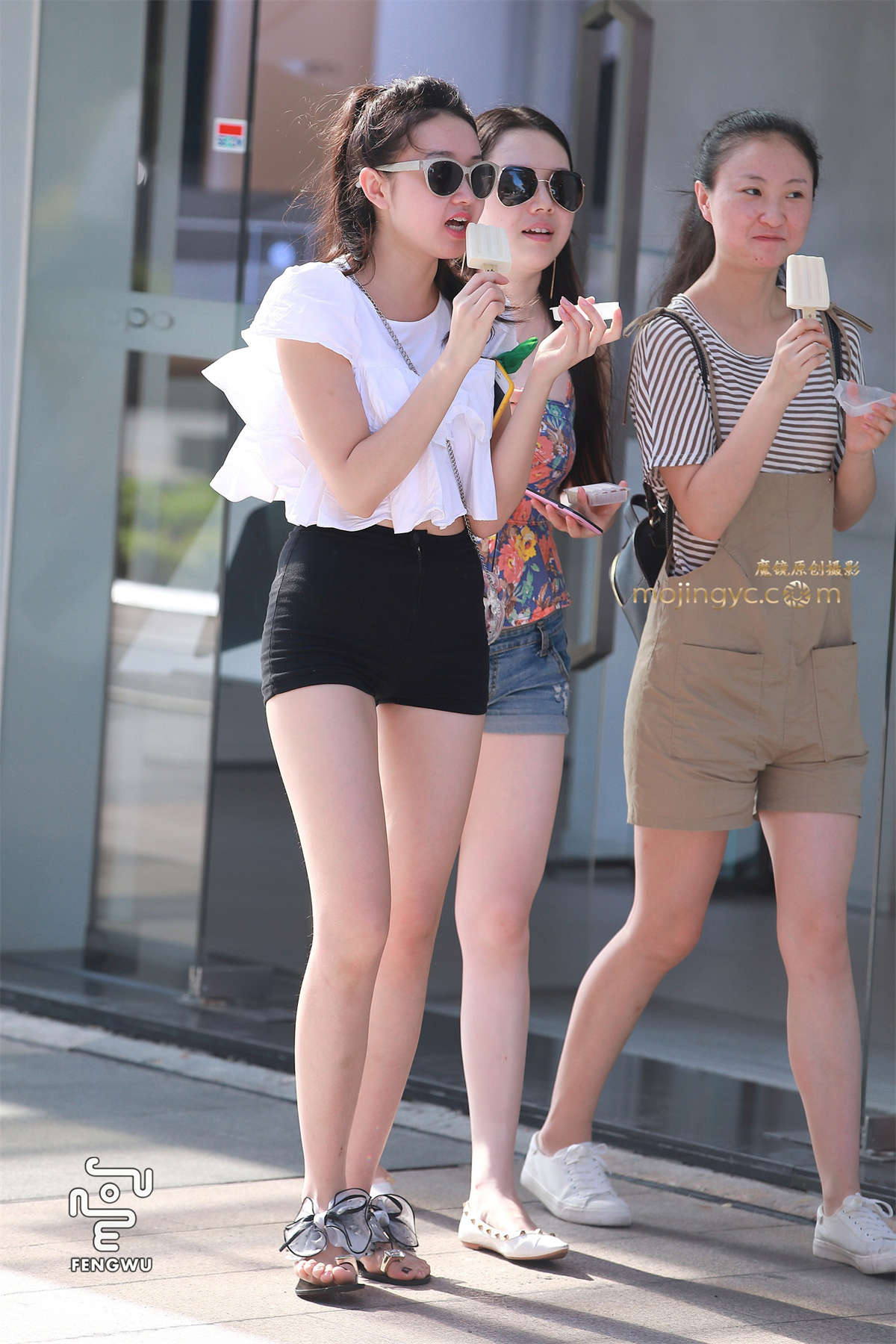 紧身热裤，美腿，拖鞋-日更街拍