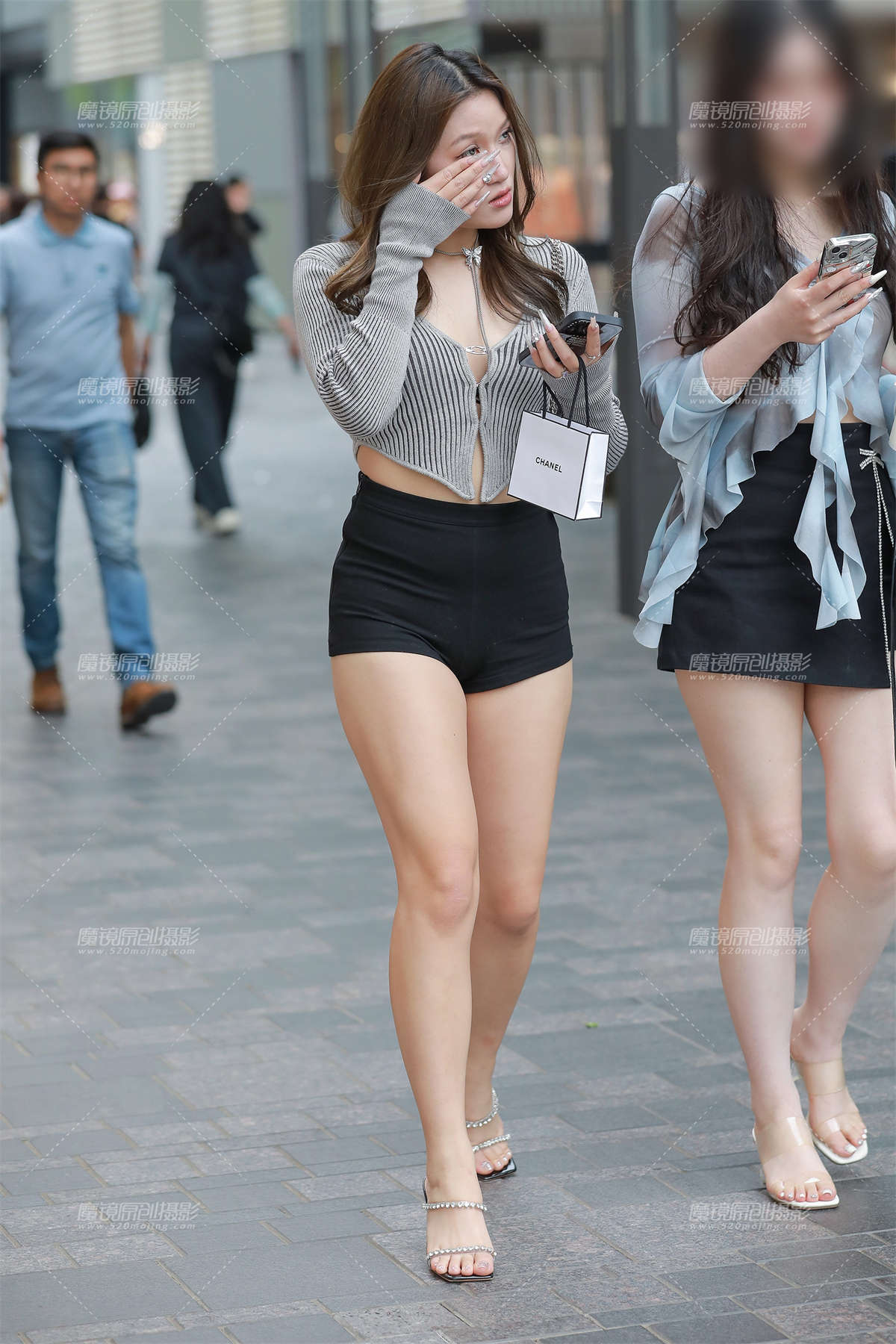 图片[2]-性感黑色热裤-日更街拍