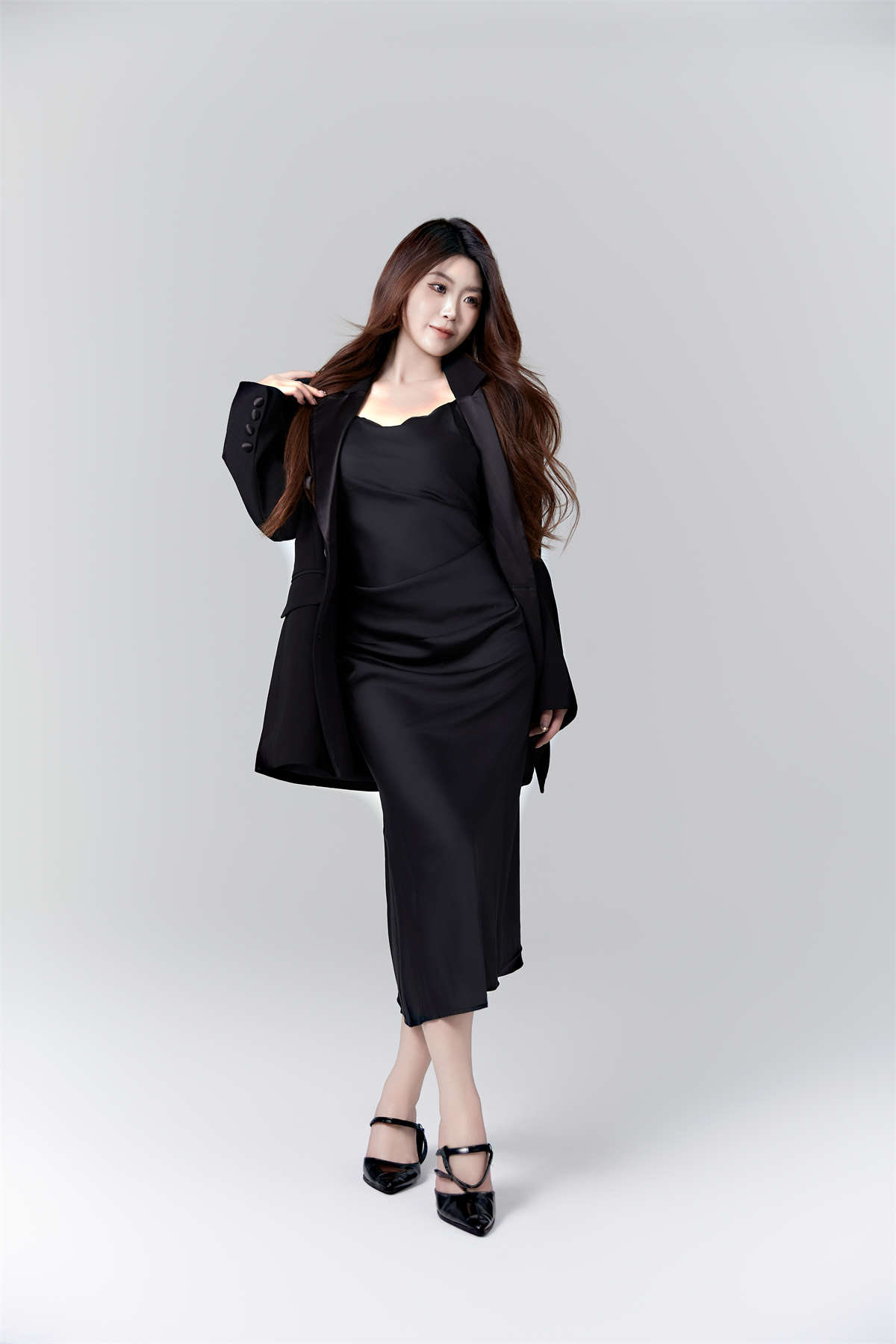 YITUYU艺图语 2024.10.15 黑色西装写真 CARLEE是77呀插图1