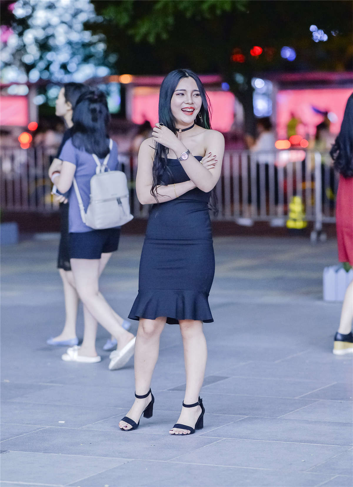 钱途后翘魔鬼身材{2017-5-13-12p}-日更街拍