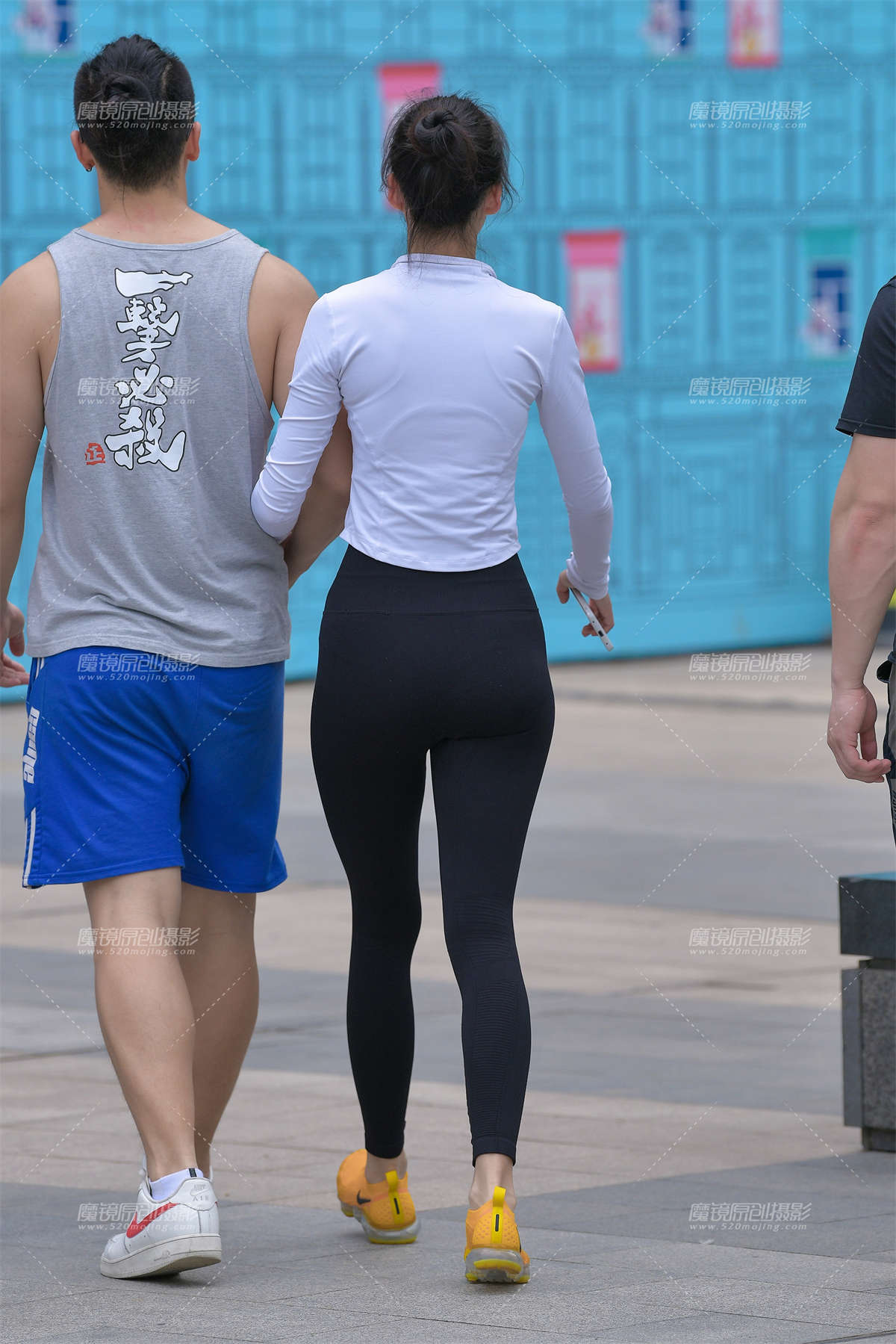 图片[2]-【视觉冲击赛贴】黑白搭配，简洁紧身女友-日更街拍