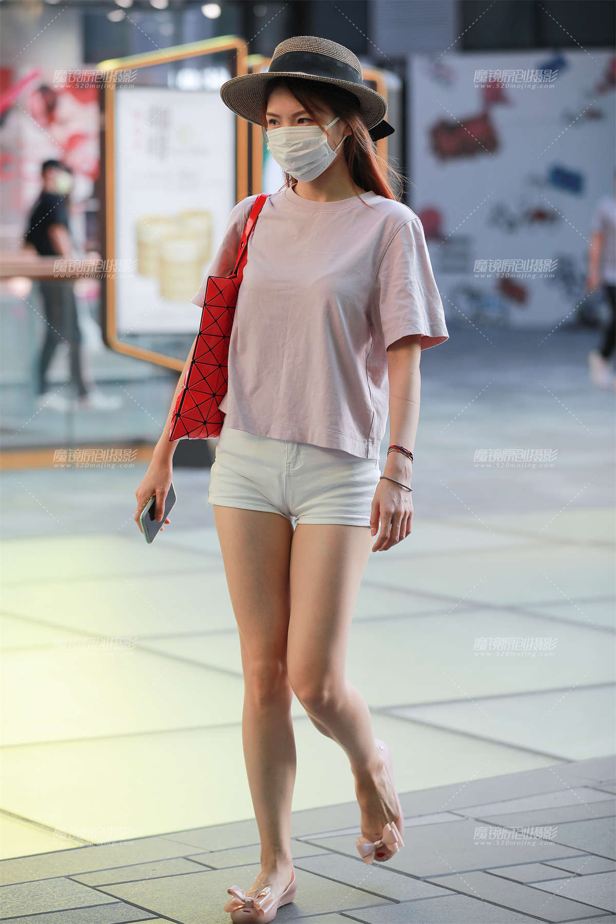 图片[2]-白色热裤Y Y小姐姐-日更街拍