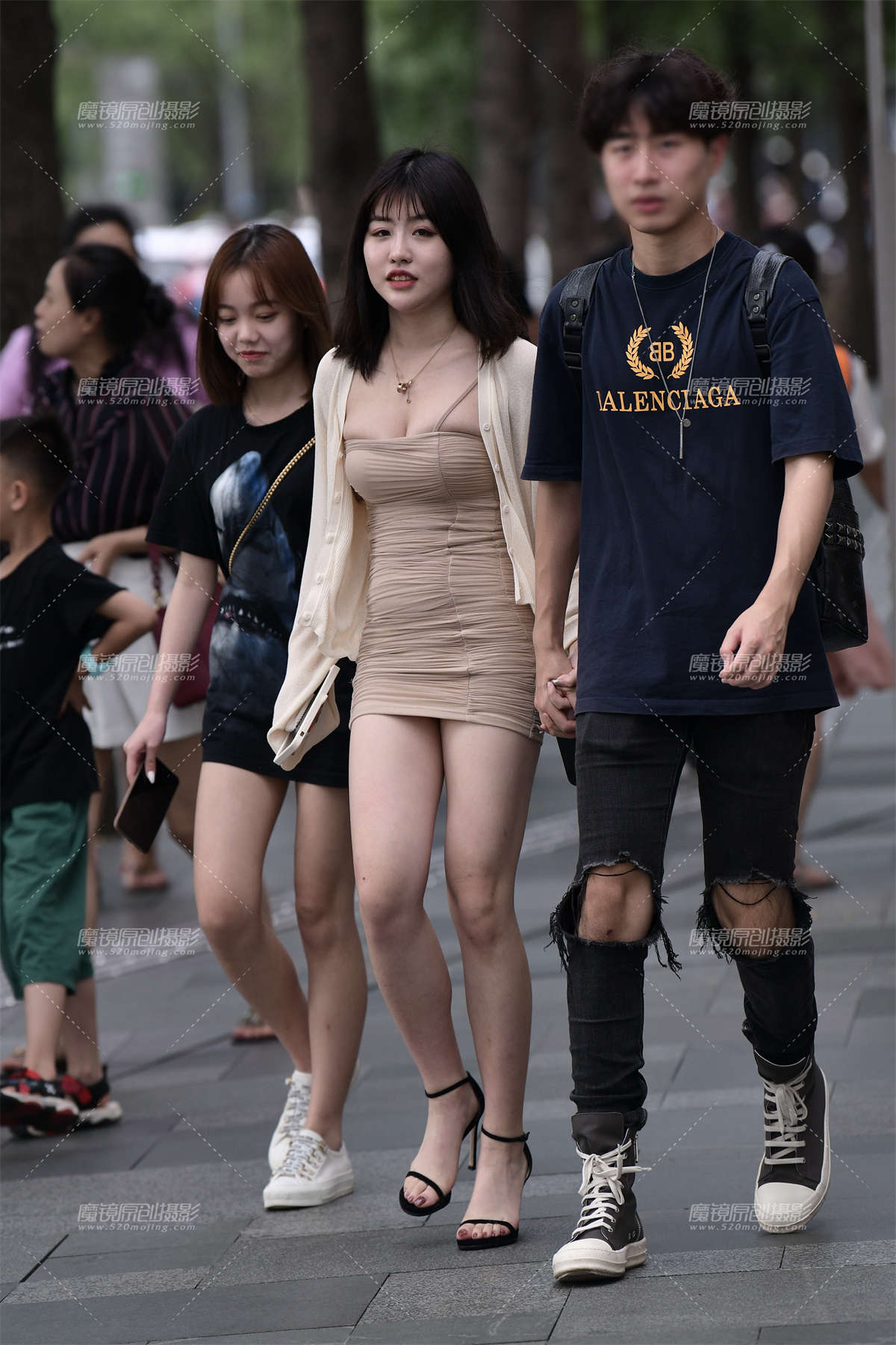 包臀裙美女-日更街拍