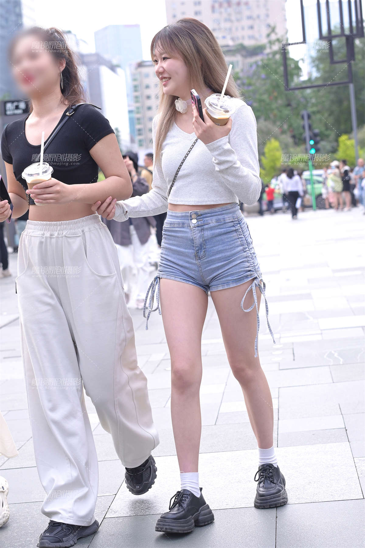 热裤女孩-日更街拍