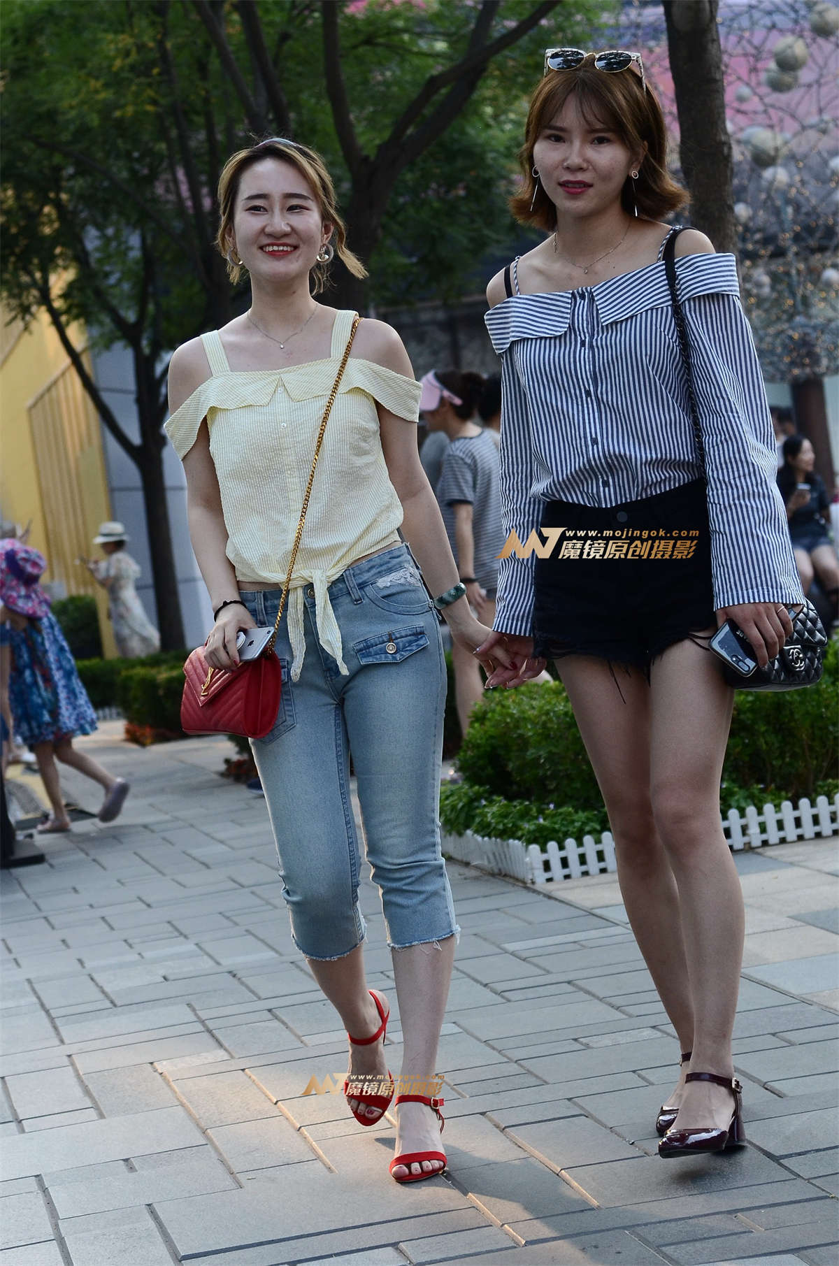 【验证街拍大赛NO.6】神摄手赛11 紧牛七分裤，红色凉高-日更街拍