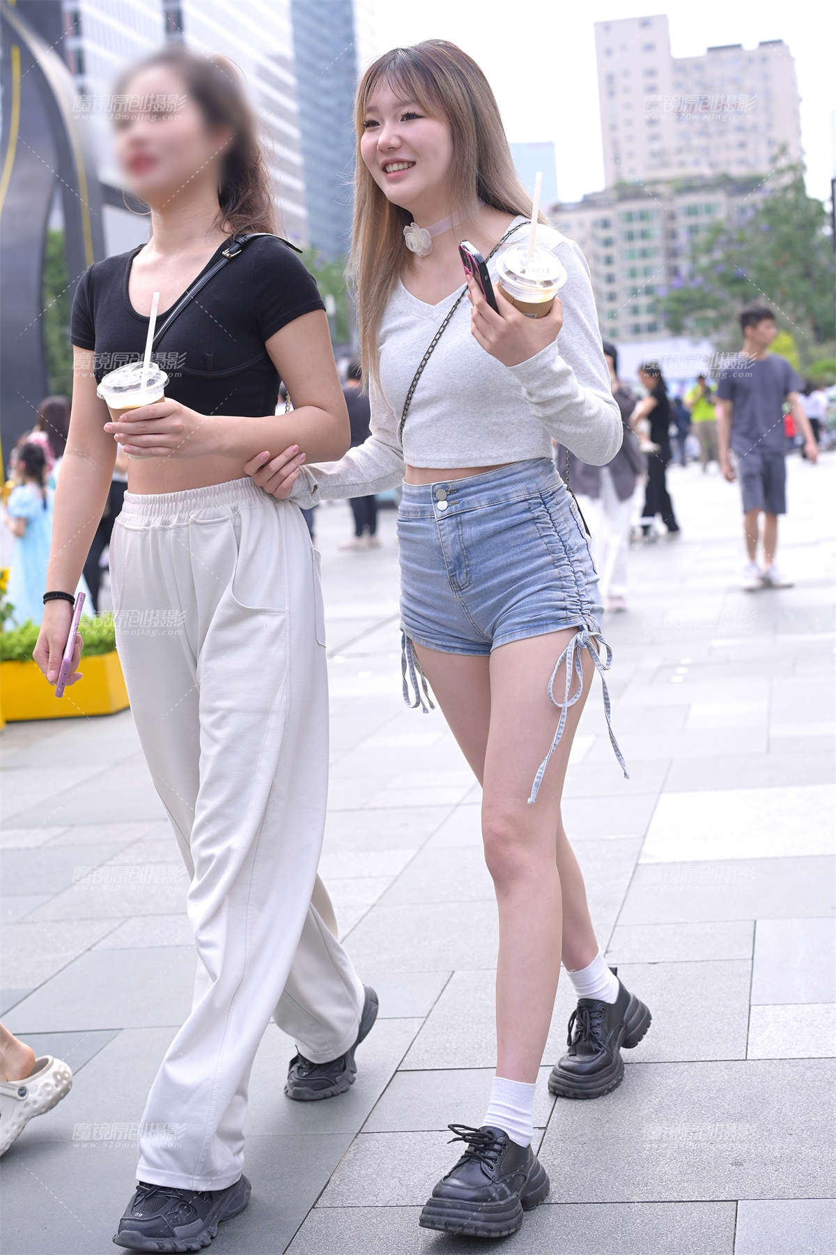 图片[2]-热裤女孩-日更街拍