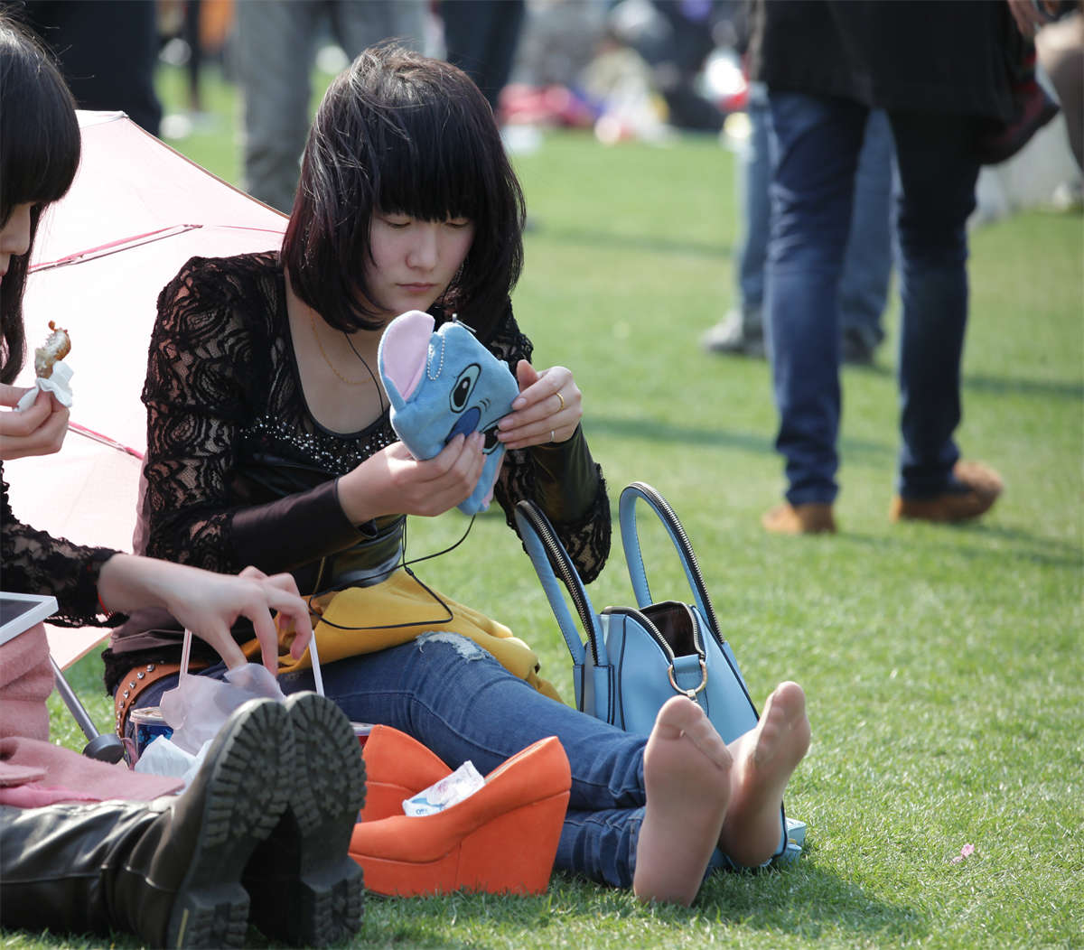 图片[2]-踏青公园街拍系列No.1387 少女纤薄新鲜短肉丝即刻送到-日更街拍