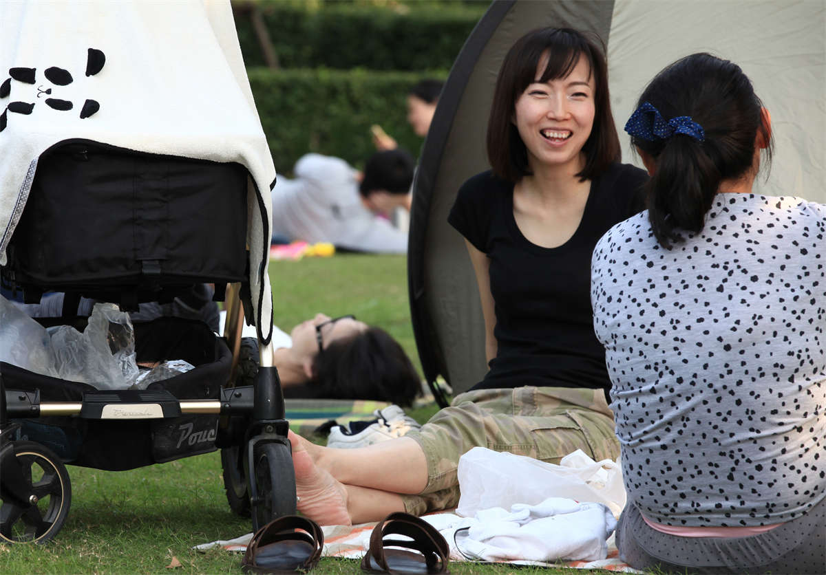 图片[2]-踏青公园街拍系列No.20 甜美系少妇绝对的高分无瑕美足-日更街拍