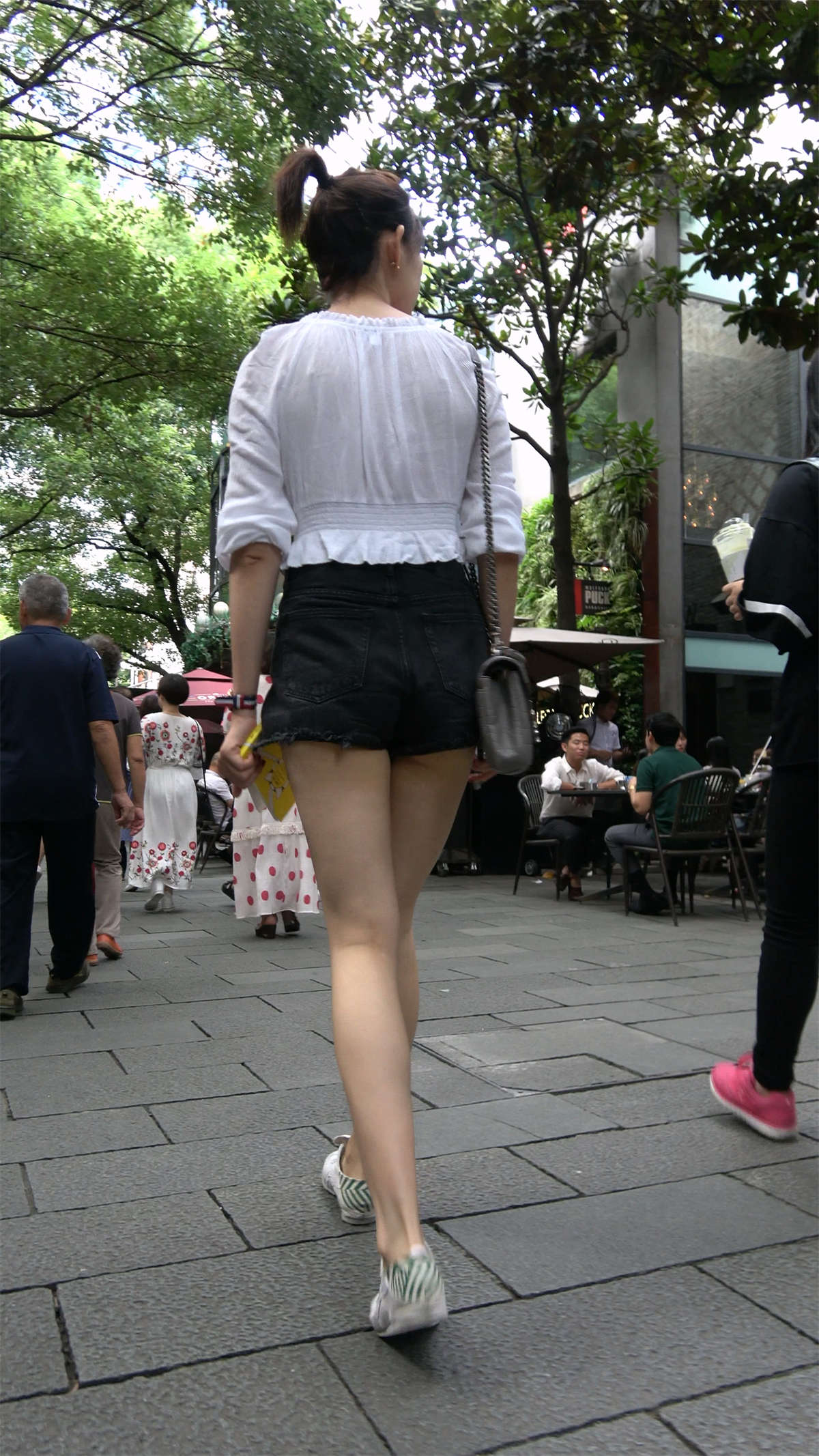 大长腿热裤美女-日更街拍