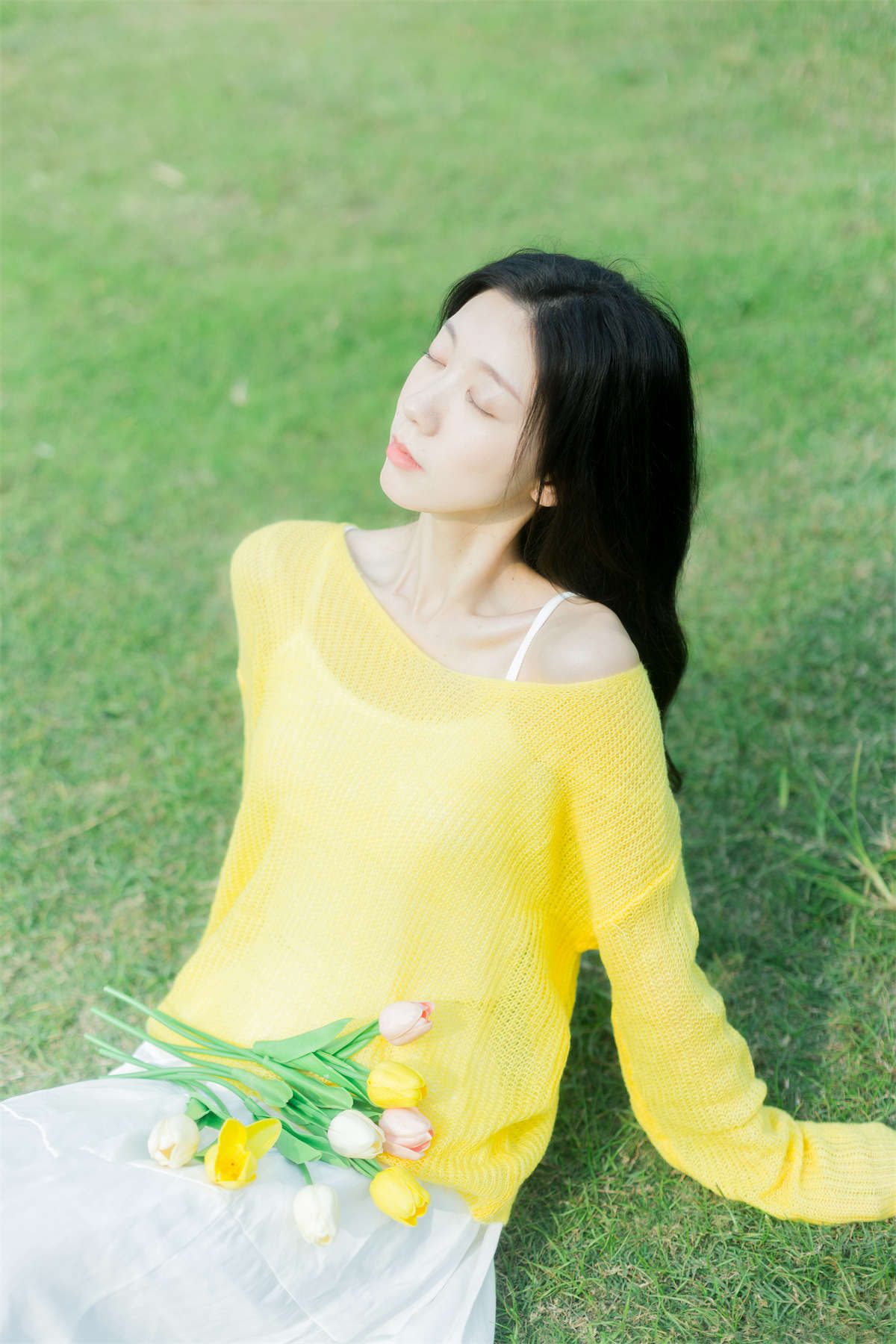 YITUYU艺图语 2022.11.26 秋风轻轻 饲猫少女-插图1