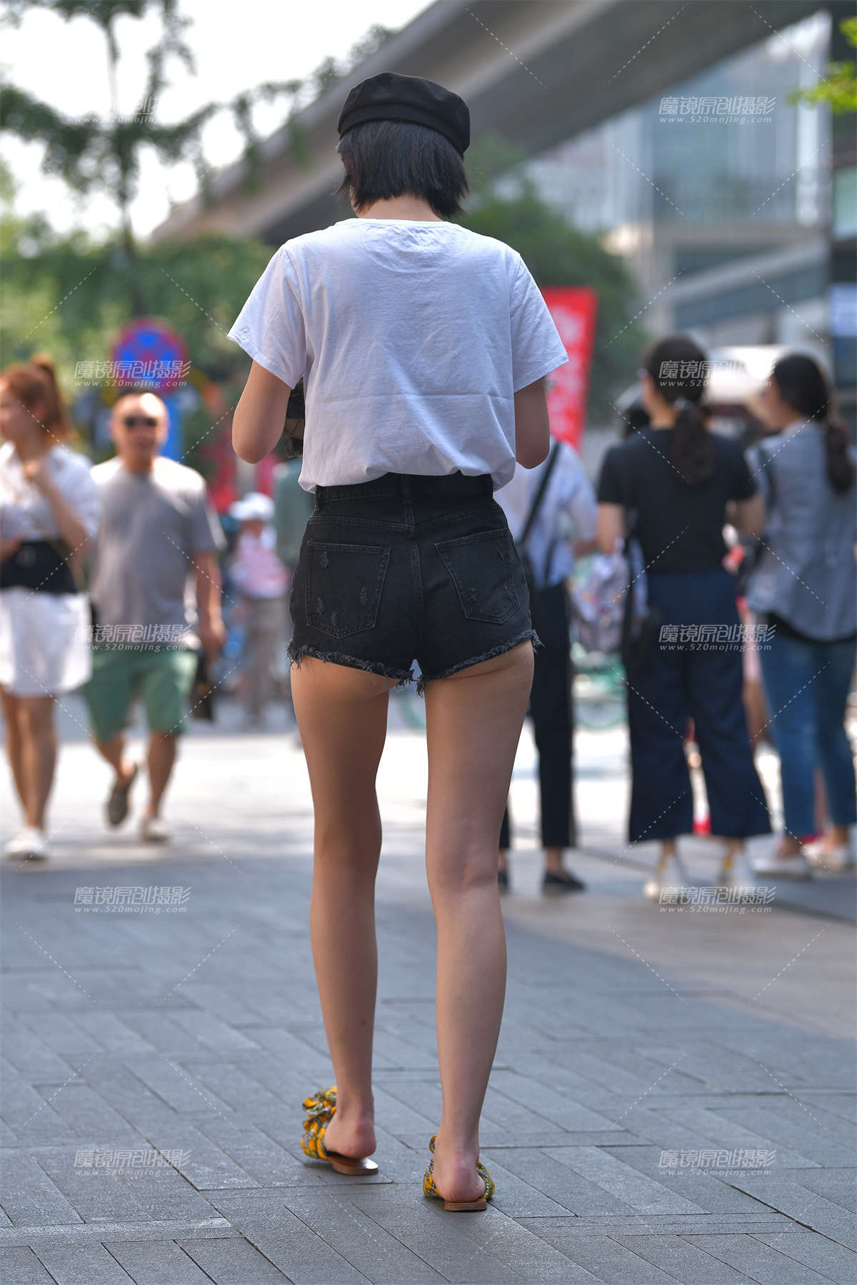 图片[2]-【视觉冲击赛贴】搭讪性感月牙长腿小姐姐-日更街拍