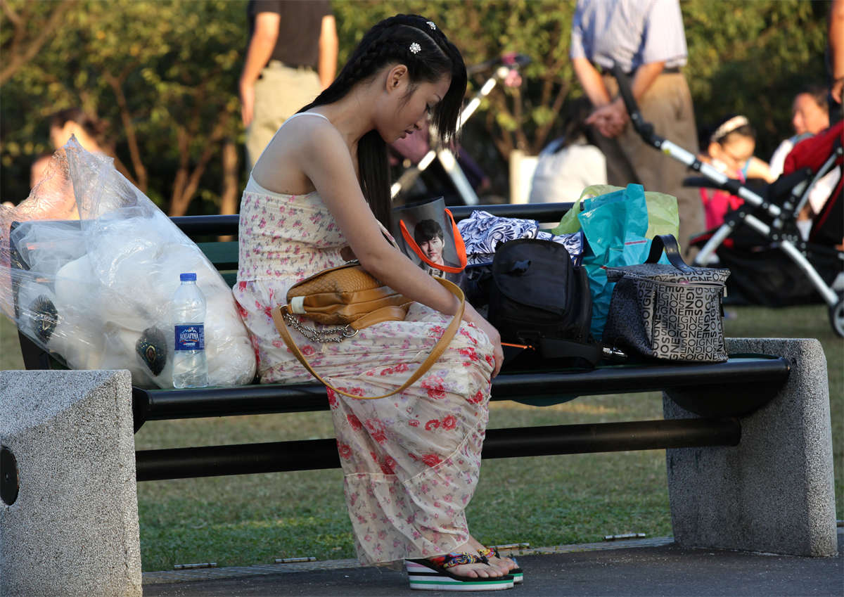 图片[2]-踏青公园街拍系列No.1170 外拍没有蹭到，只赶上拍摄结束后的小憩-日更街拍