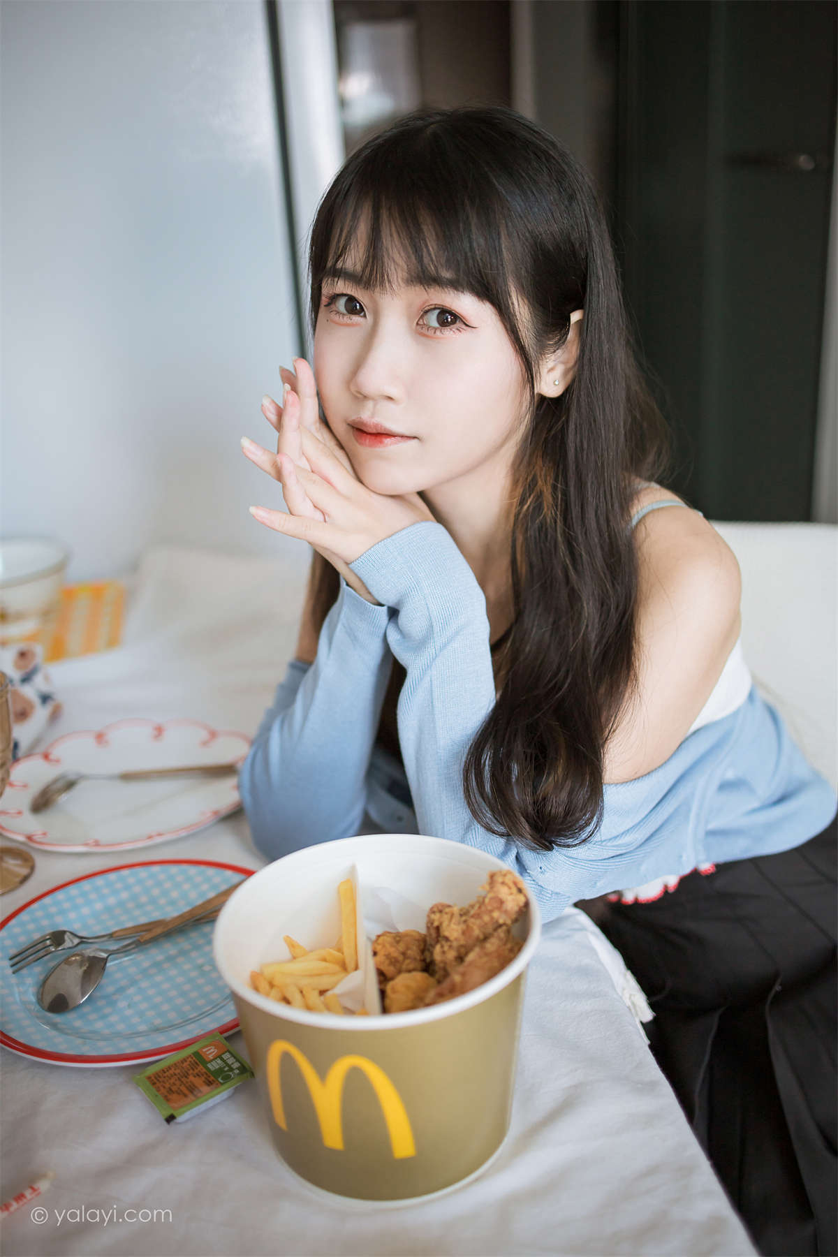 YALAYI雅拉伊2022.02.18 NO.899 回我们家 弈思-日更街拍