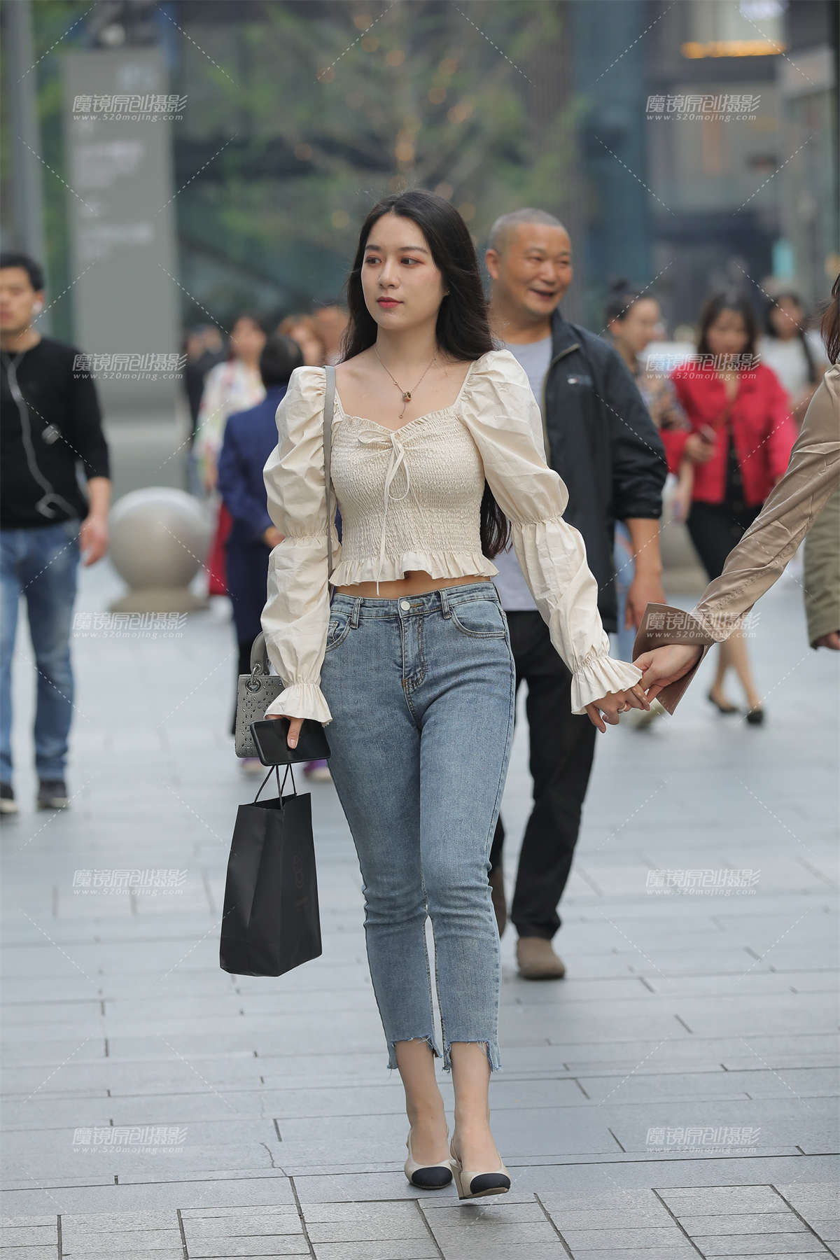 【补档】甜美牛仔裤美眉-日更街拍