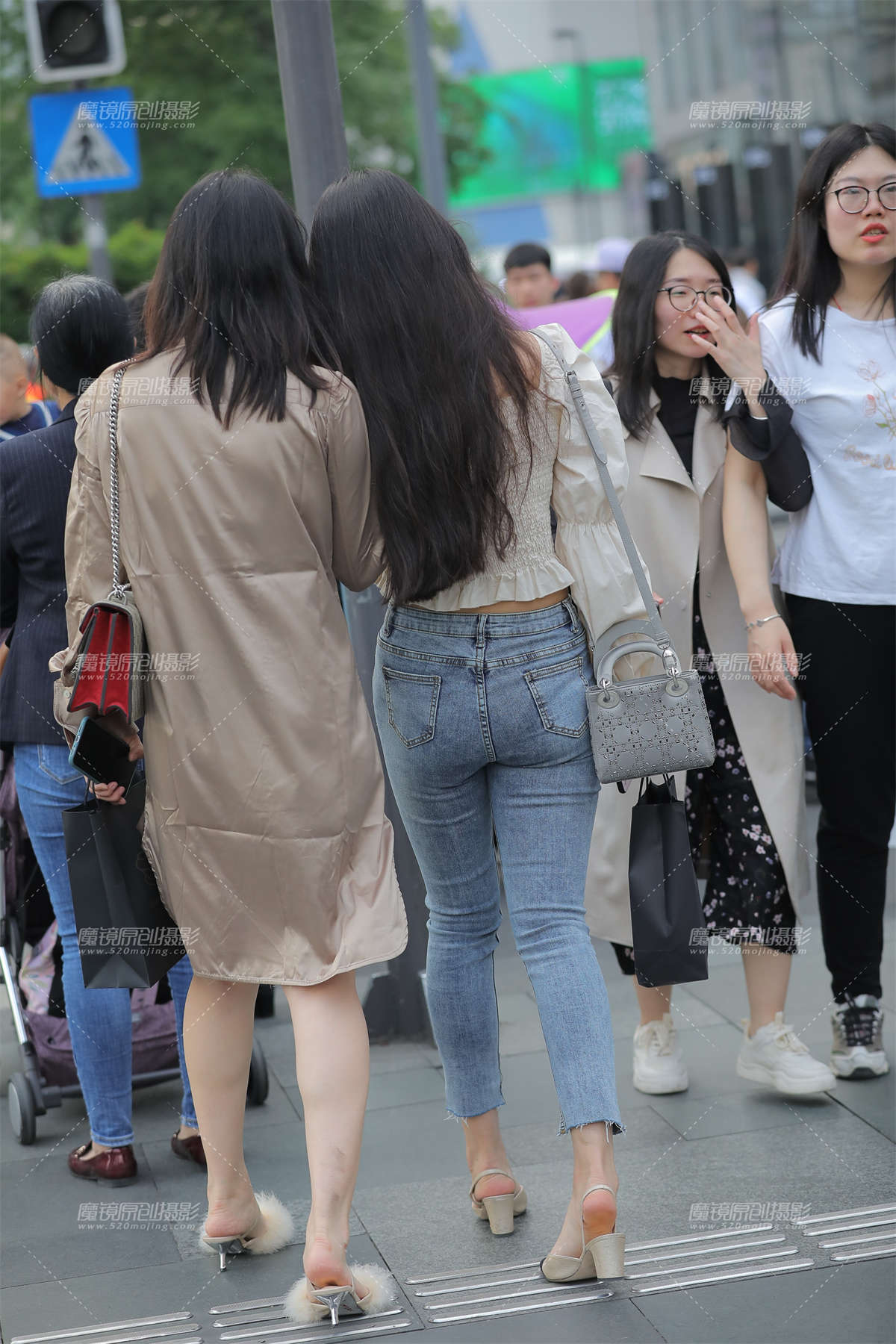 图片[2]-【补档】甜美牛仔裤美眉-日更街拍