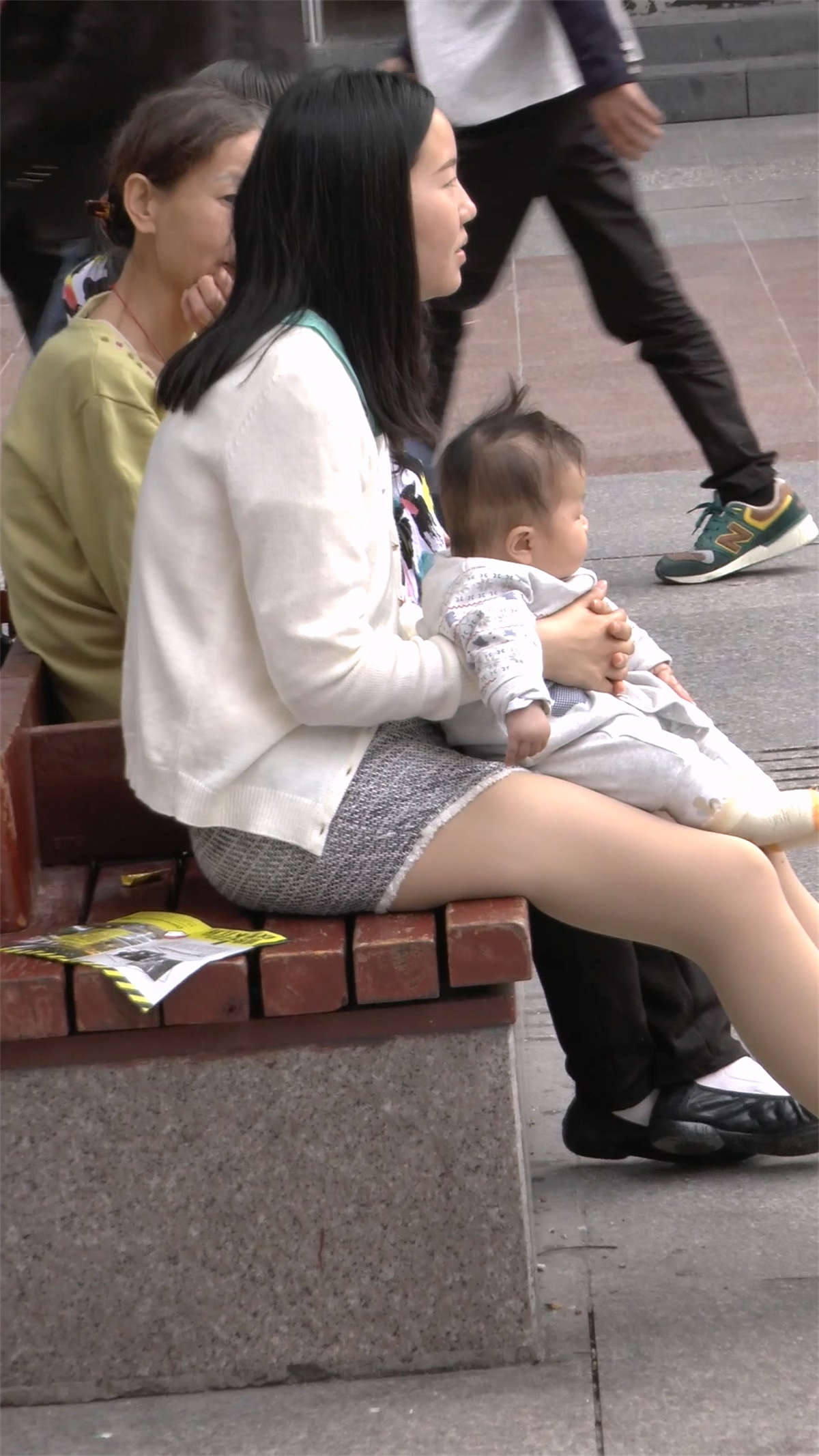 图片[2]-漂亮的短裤肉丝辣妈-日更街拍