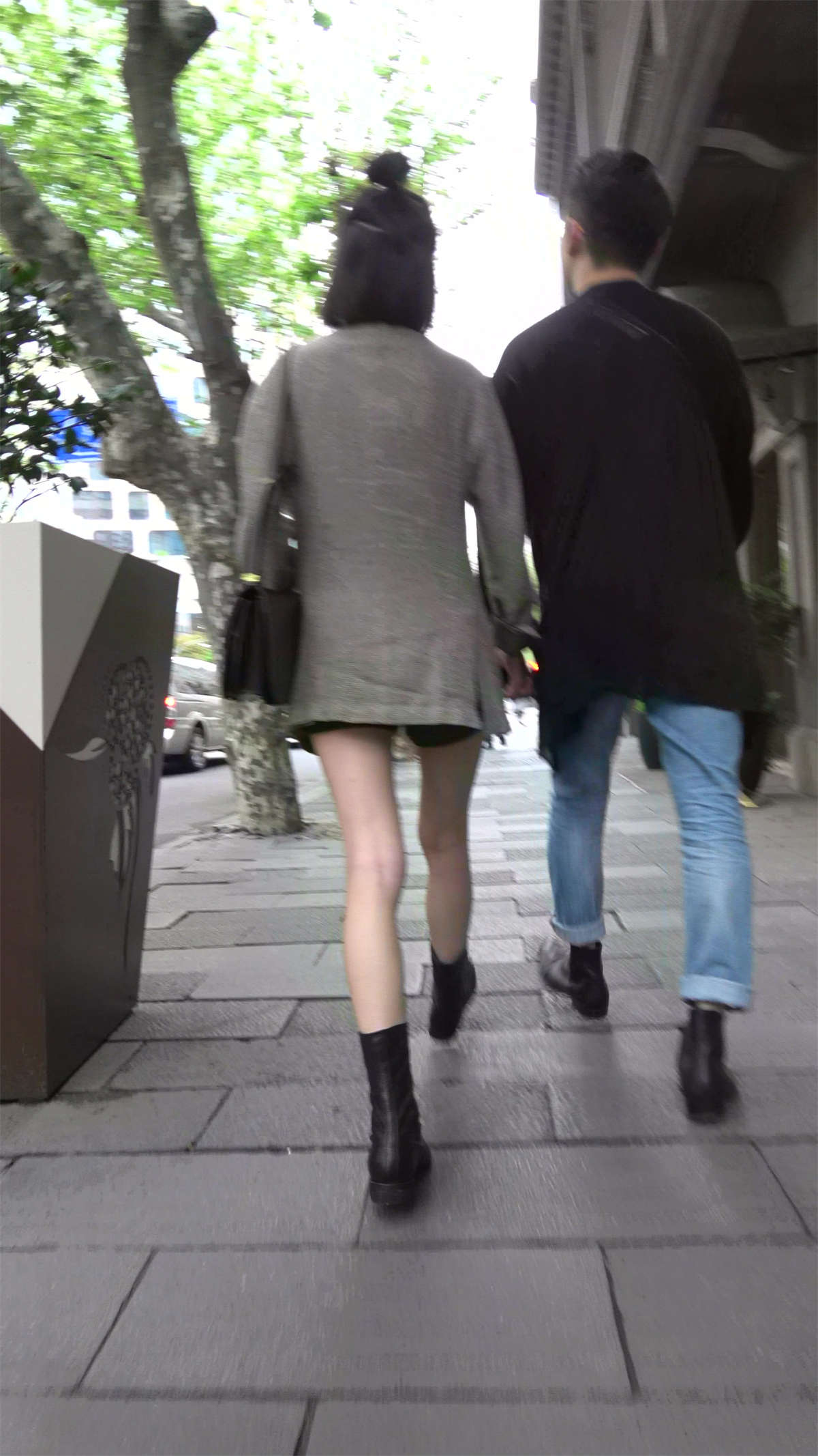 身材娇小白皙美腿气质美女-日更街拍