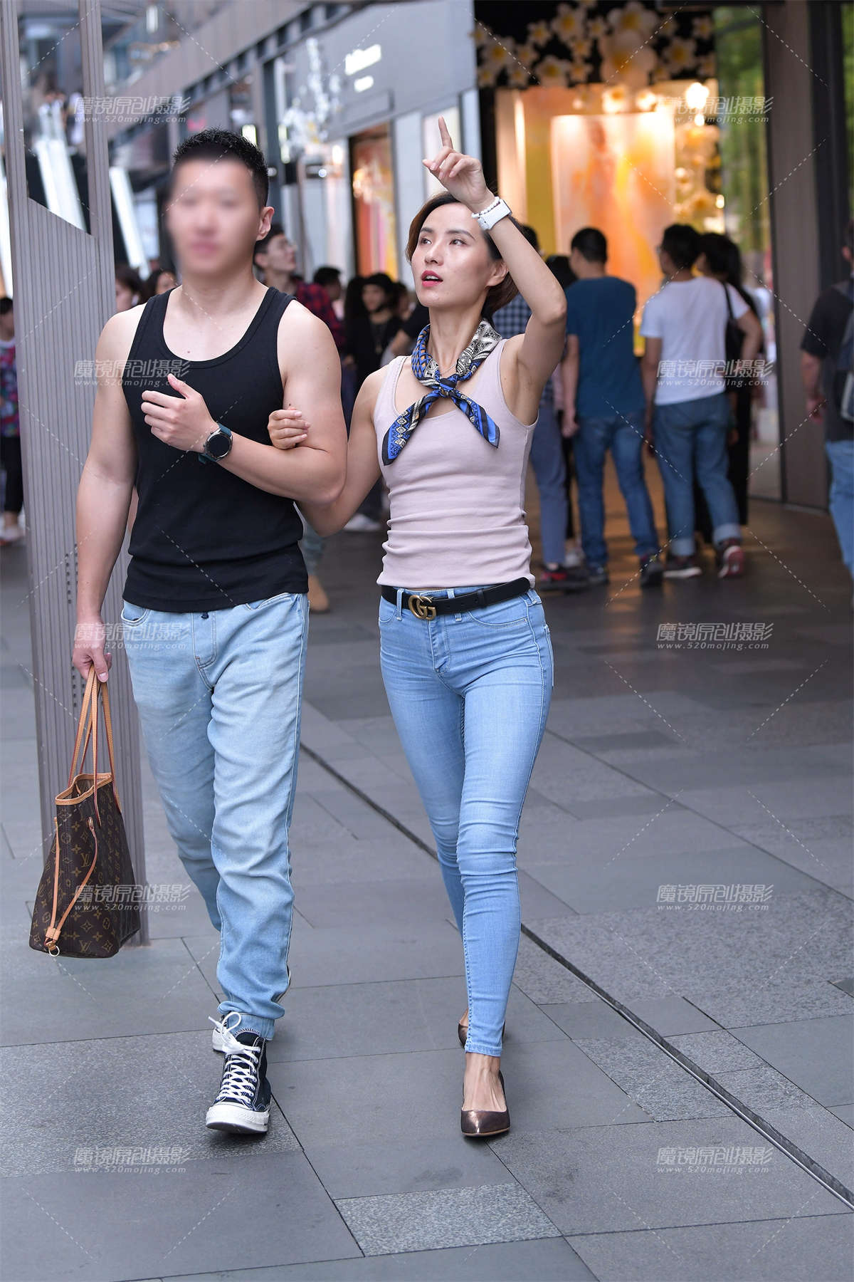 【视觉冲击赛贴】短发紧牛小姐姐-日更街拍