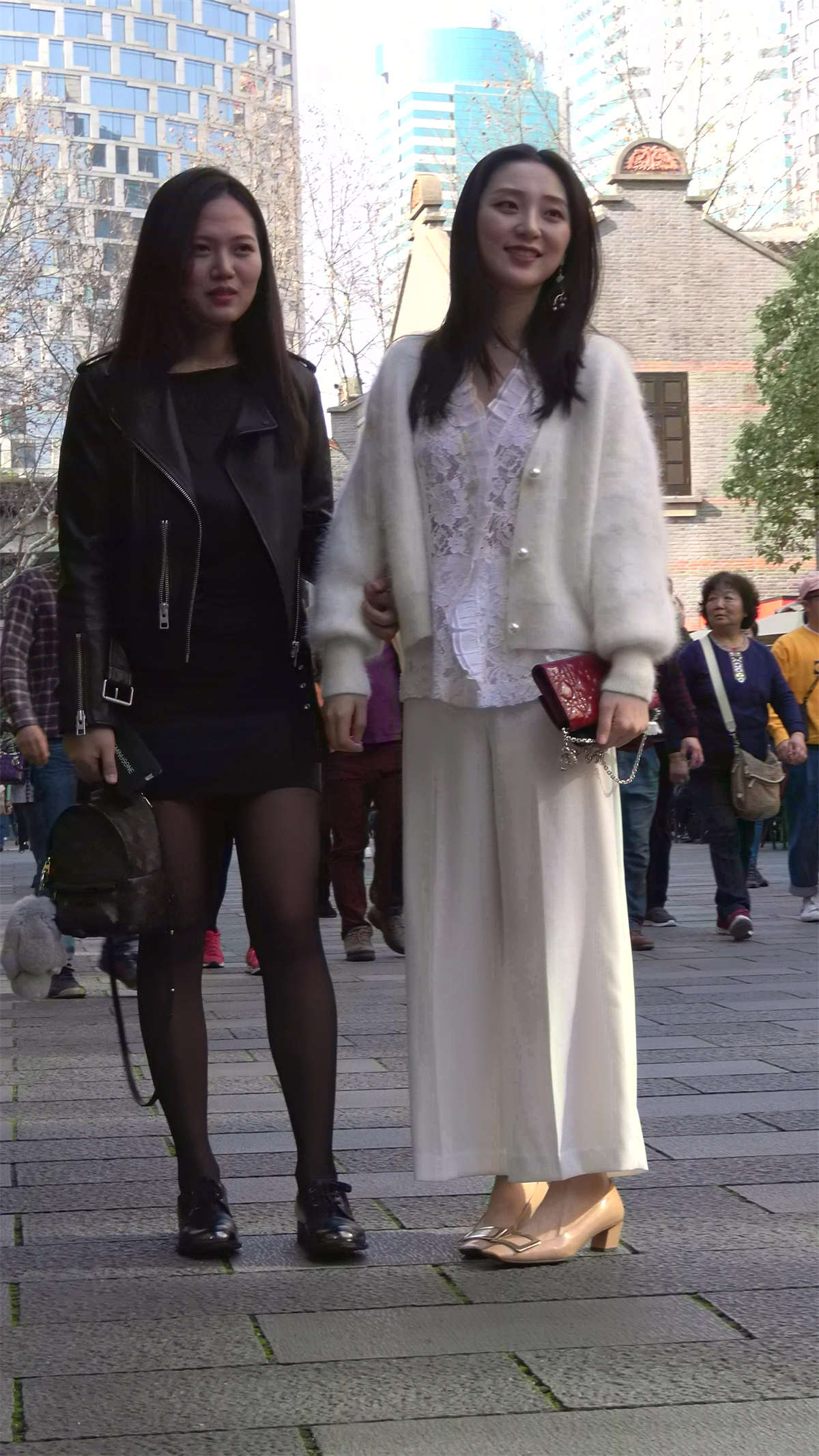 超级性感短裙街拍黑丝美女-日更街拍