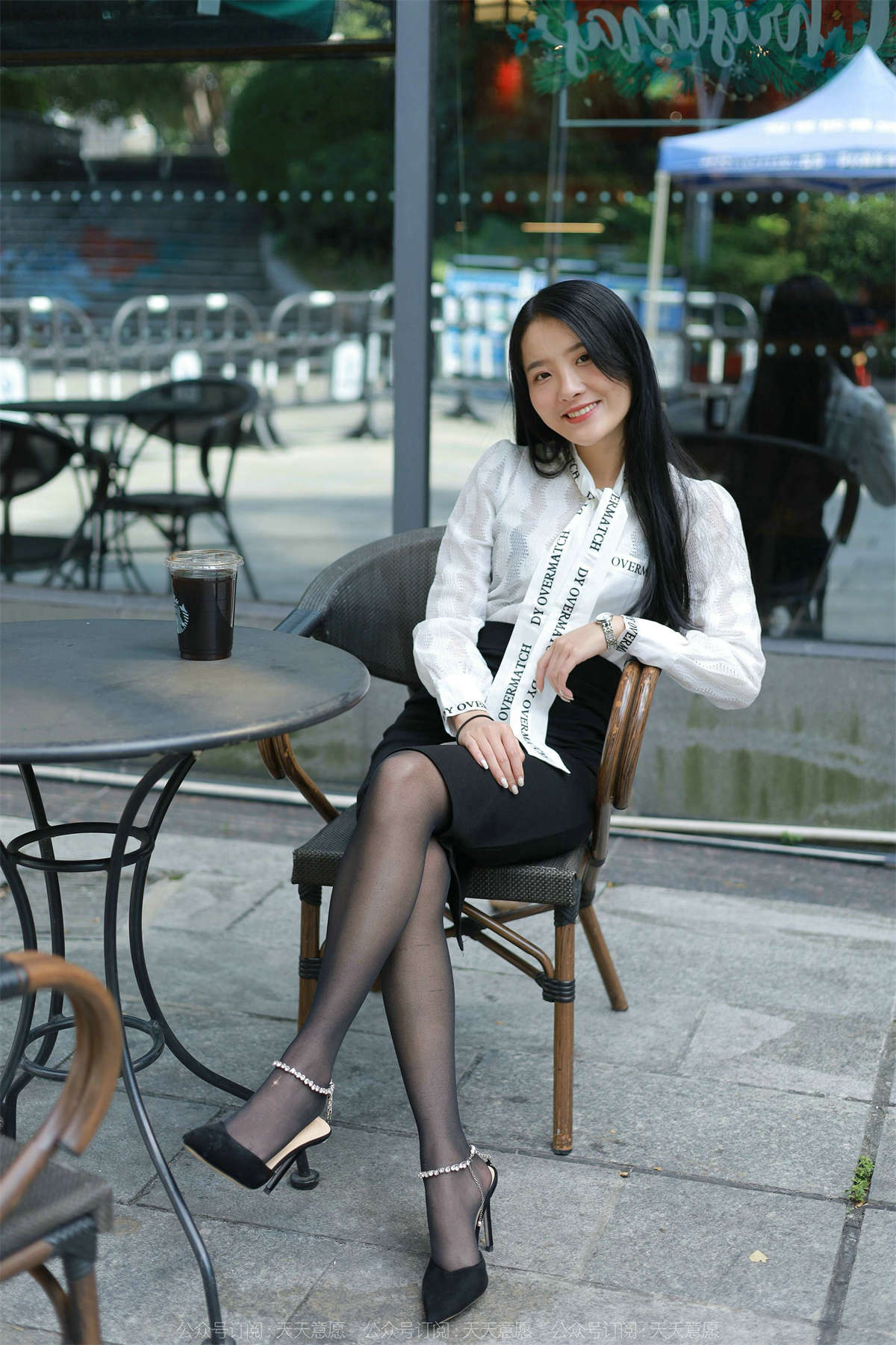 IESS异思趣向 2022.02.11 丝享家1002：婉萍 性感OL窄裙-日更街拍