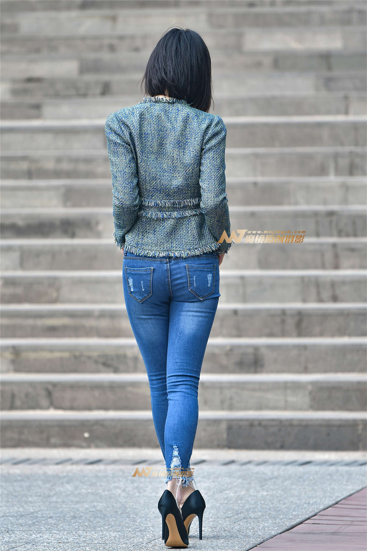 图片[2]-牛仔美女性感迷人-日更街拍